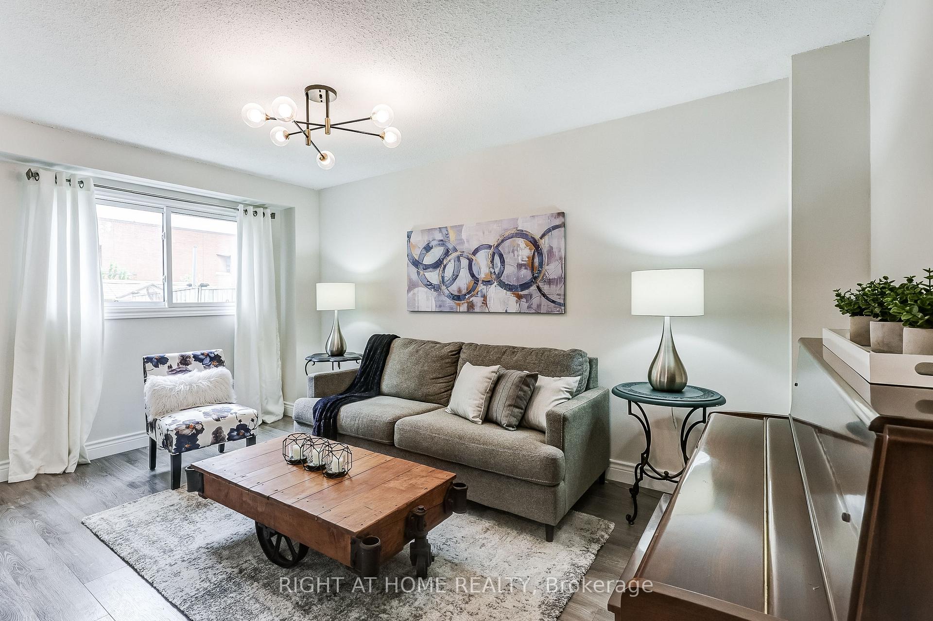 Photo 7 of 8 Doreen Crescent, Clarington, Bowmanville — HOMEH