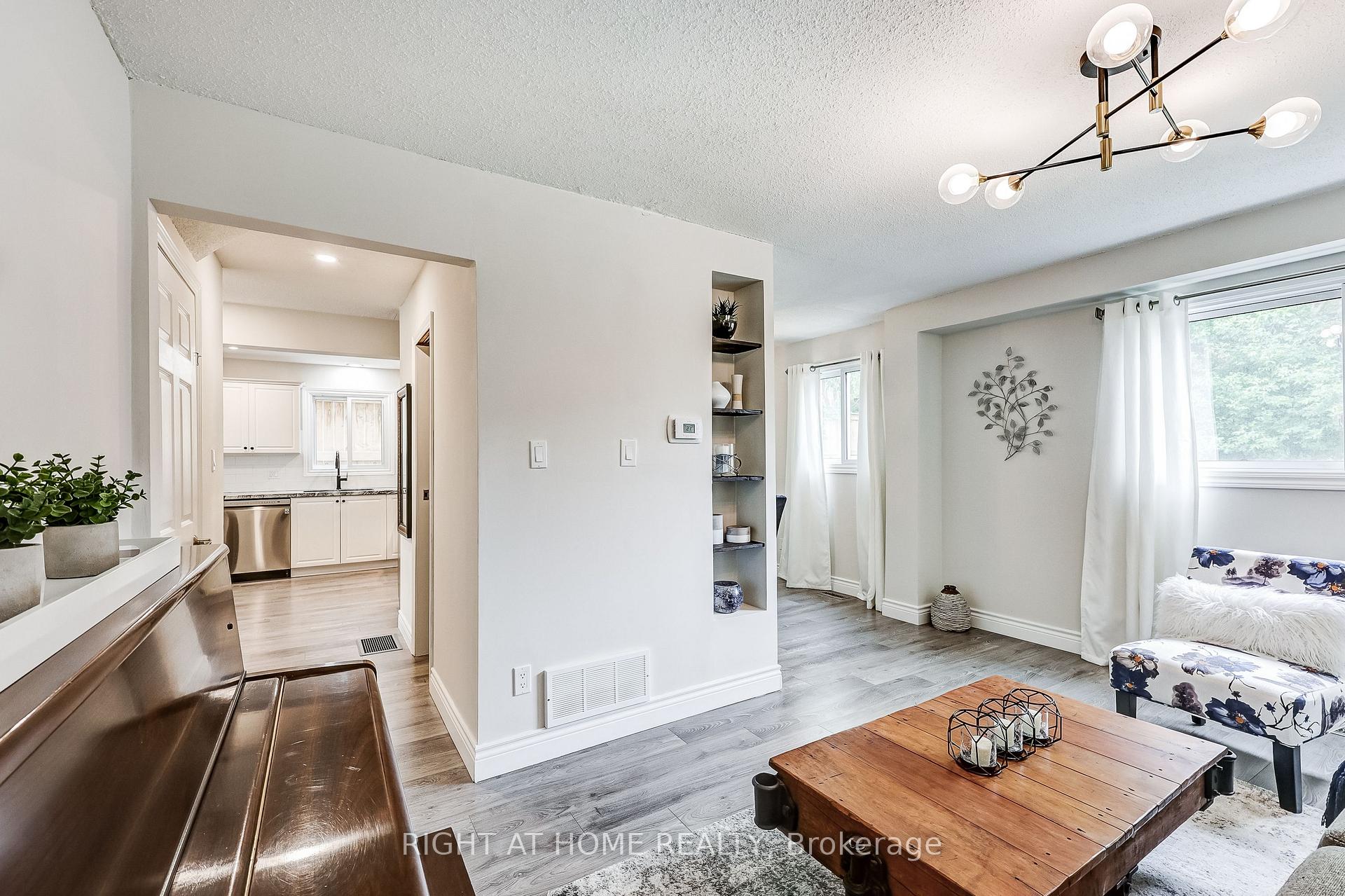 Photo 10 of 8 Doreen Crescent, Clarington, Bowmanville — HOMEH