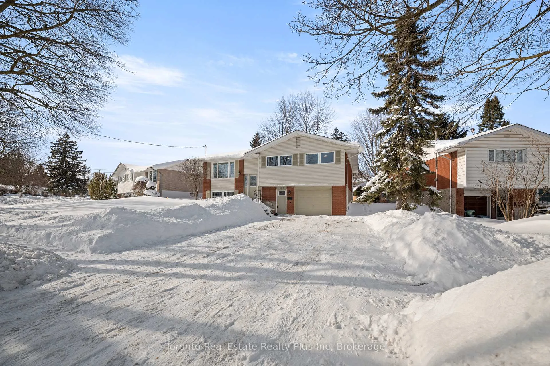 Photo 3 of 528 Greenbrook Drive, Kitchener — HOMEH