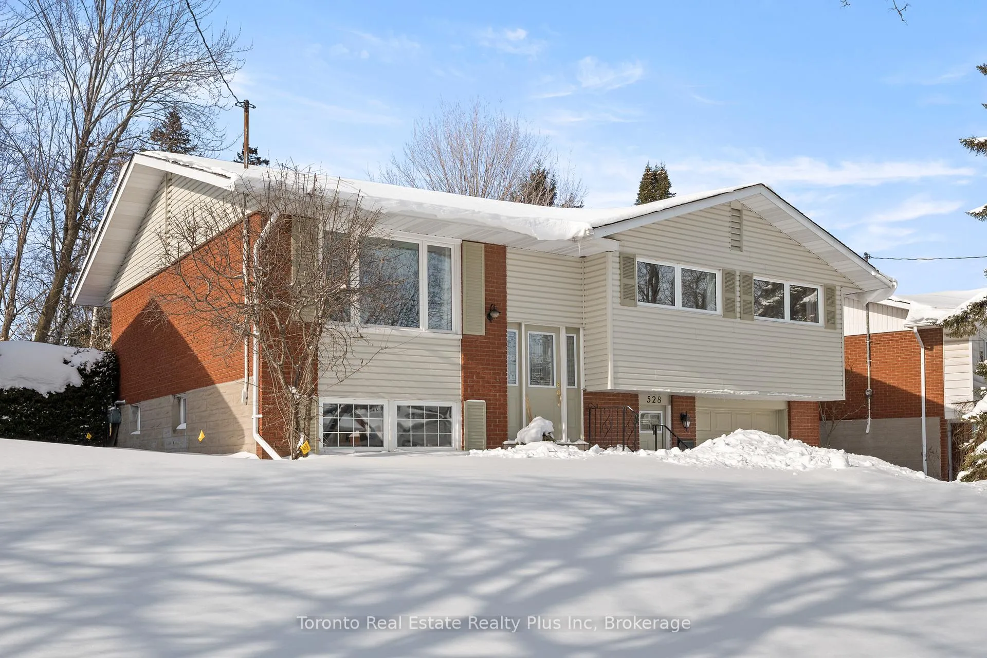 Photo 5 of 528 Greenbrook Drive, Kitchener — HOMEH