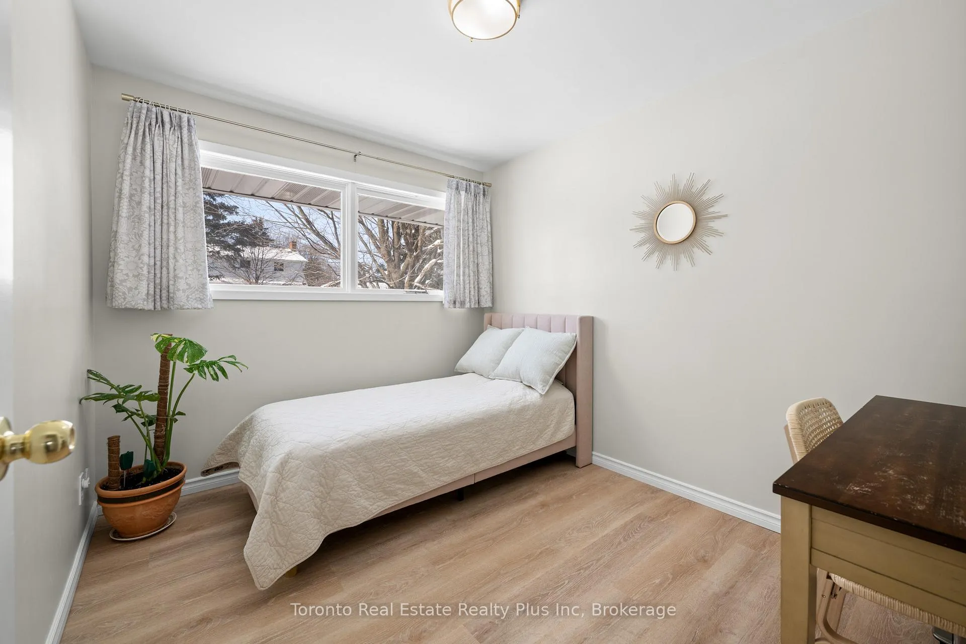 Photo 8 of 528 Greenbrook Drive, Kitchener — HOMEH