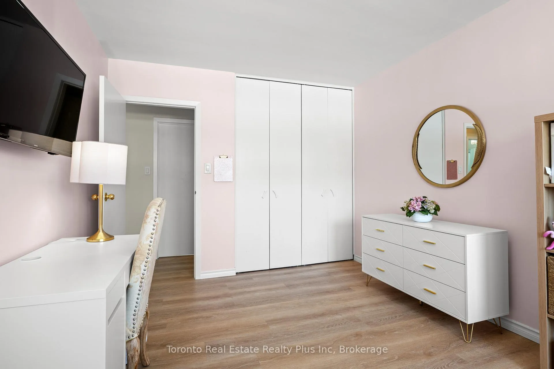 Photo 19 of 528 Greenbrook Drive, Kitchener — HOMEH