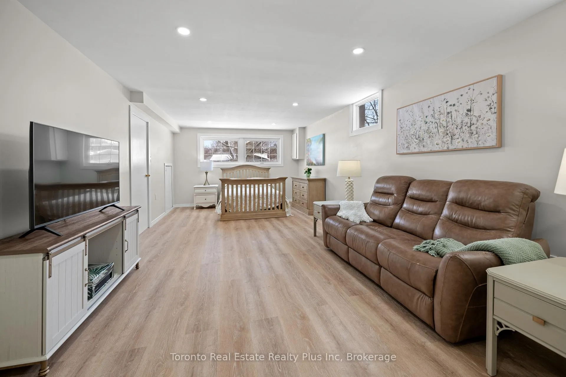 Photo 27 of 528 Greenbrook Drive, Kitchener — HOMEH