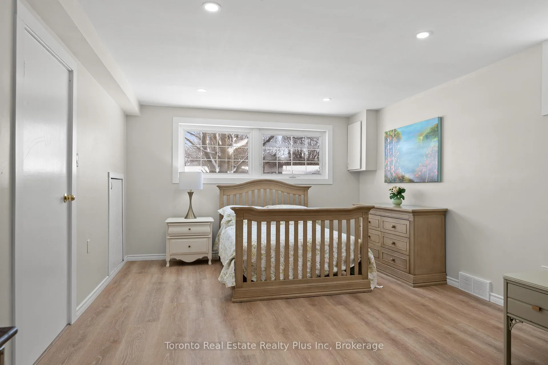 Photo 28 of 528 Greenbrook Drive, Kitchener — HOMEH