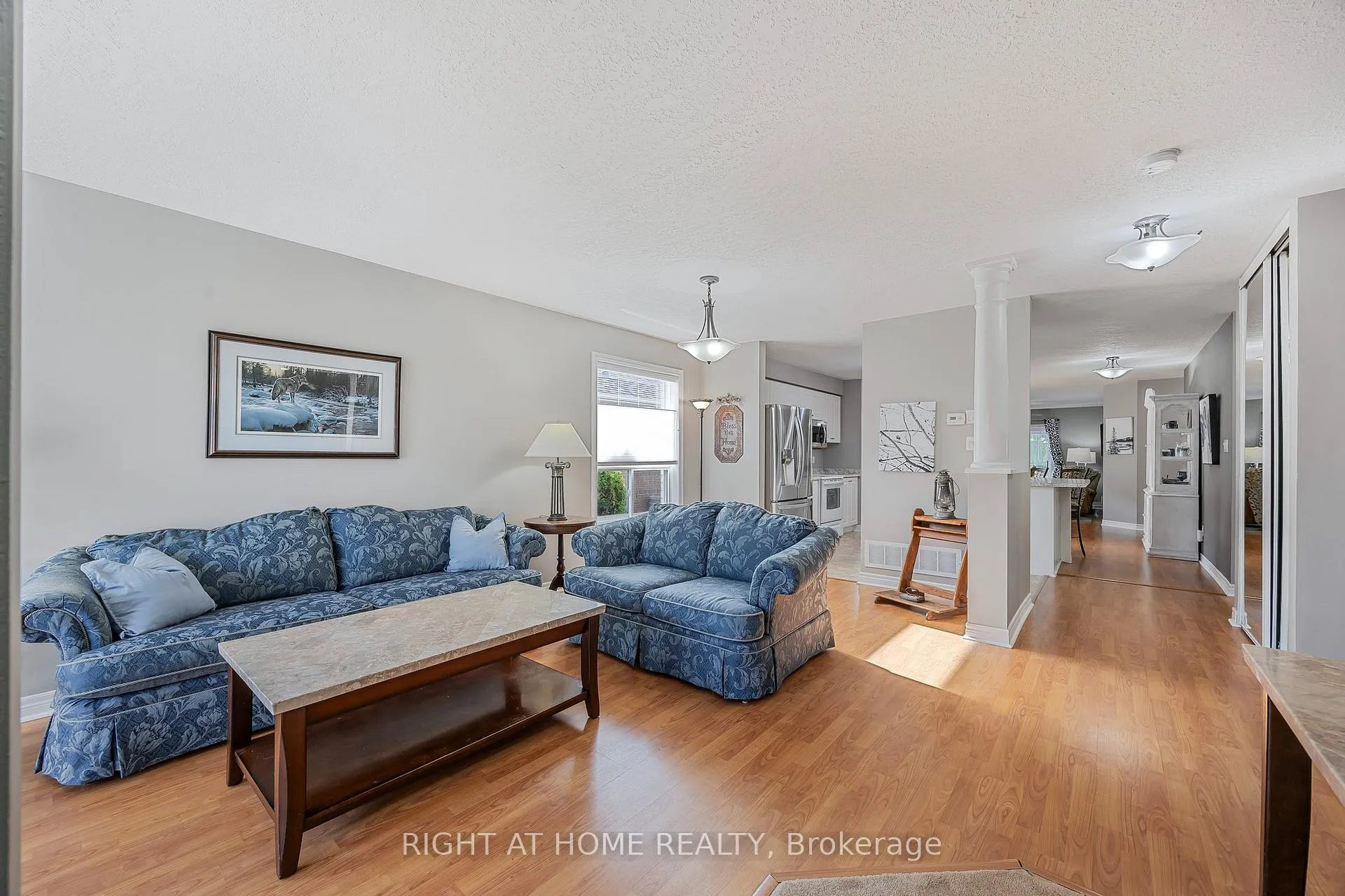 Photo 4 of 8 Duval Drive, Barrie, East Bayfield — HOMEH