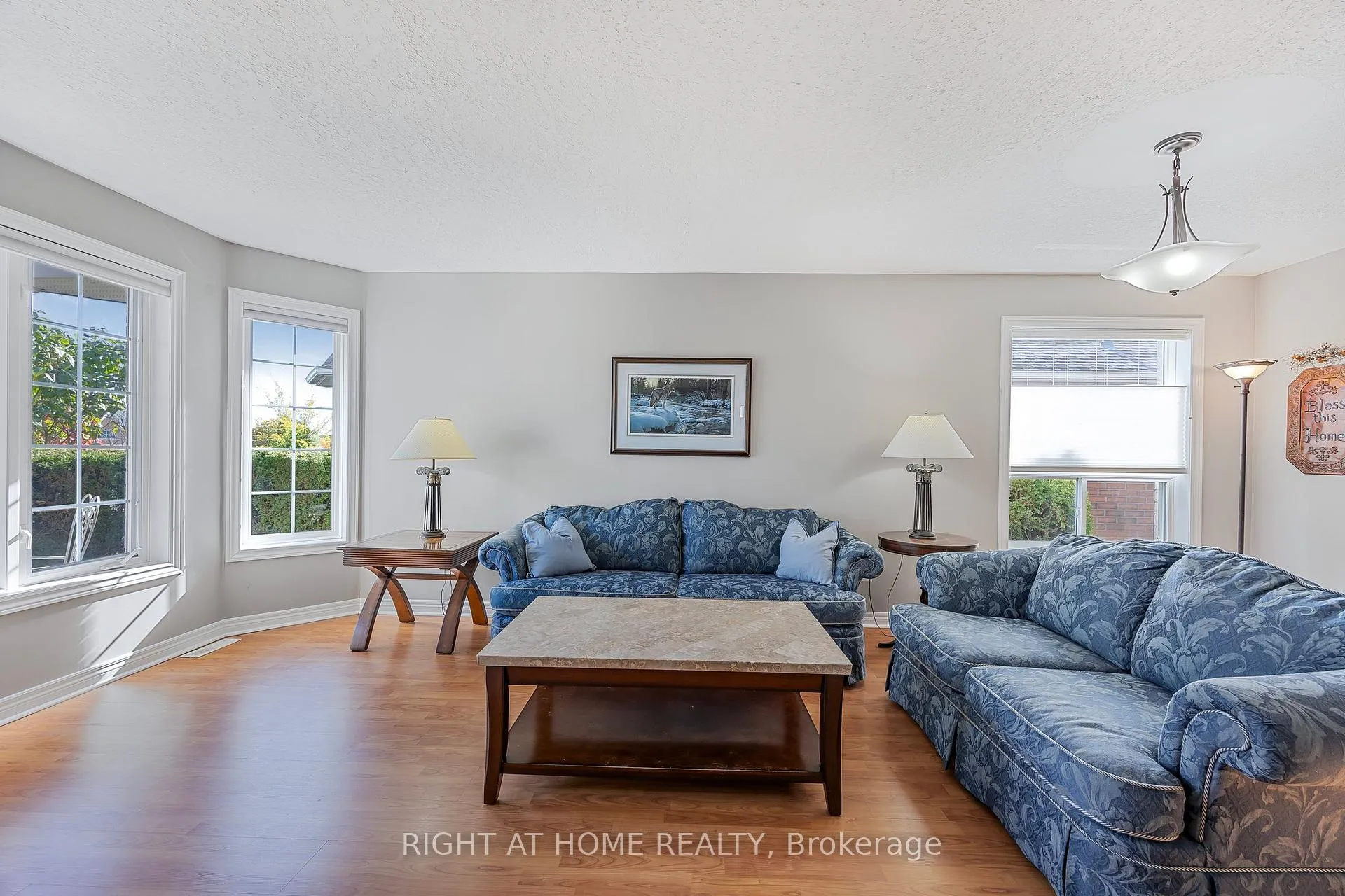 Photo 5 of 8 Duval Drive, Barrie, East Bayfield — HOMEH