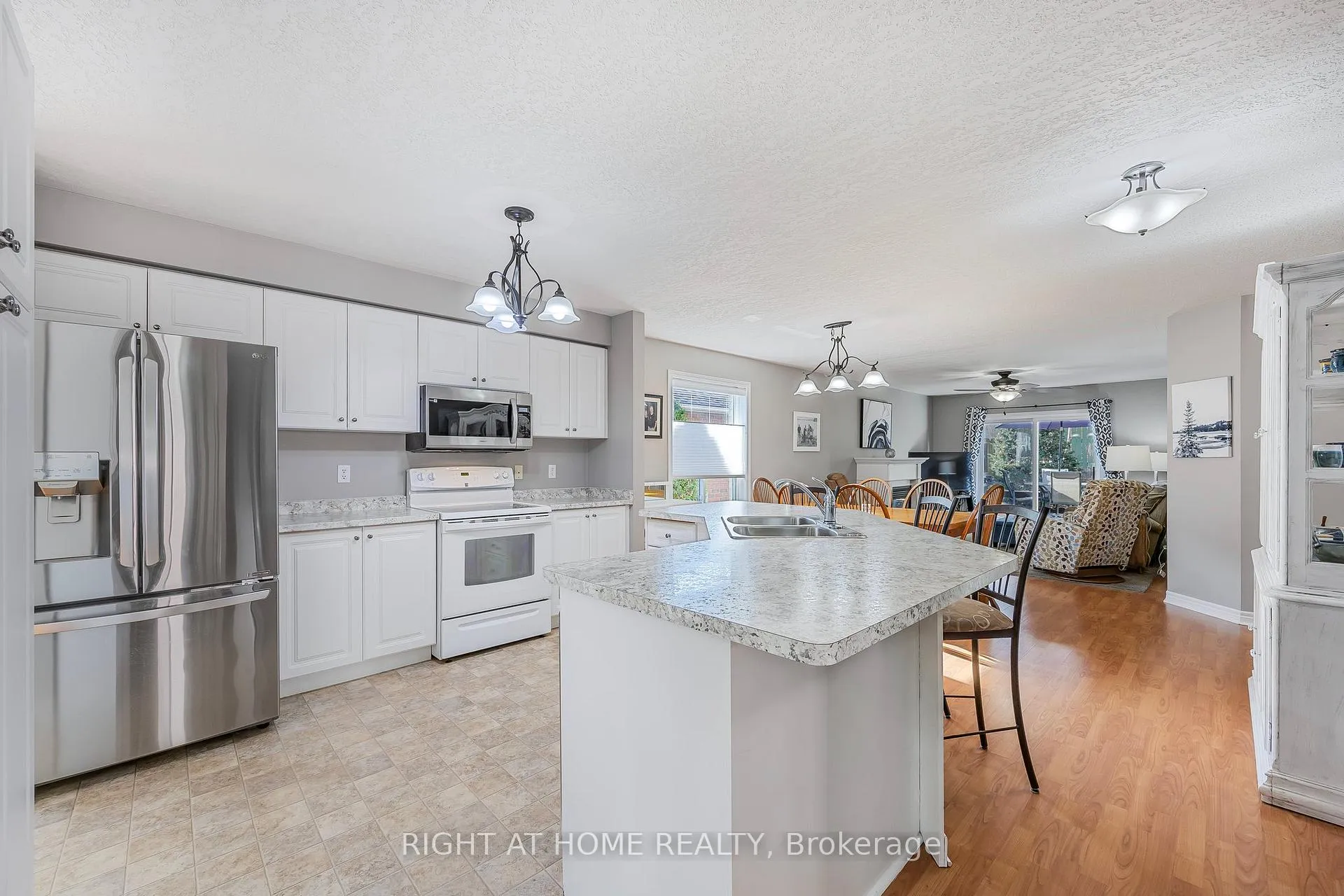 Photo 8 of 8 Duval Drive, Barrie, East Bayfield — HOMEH