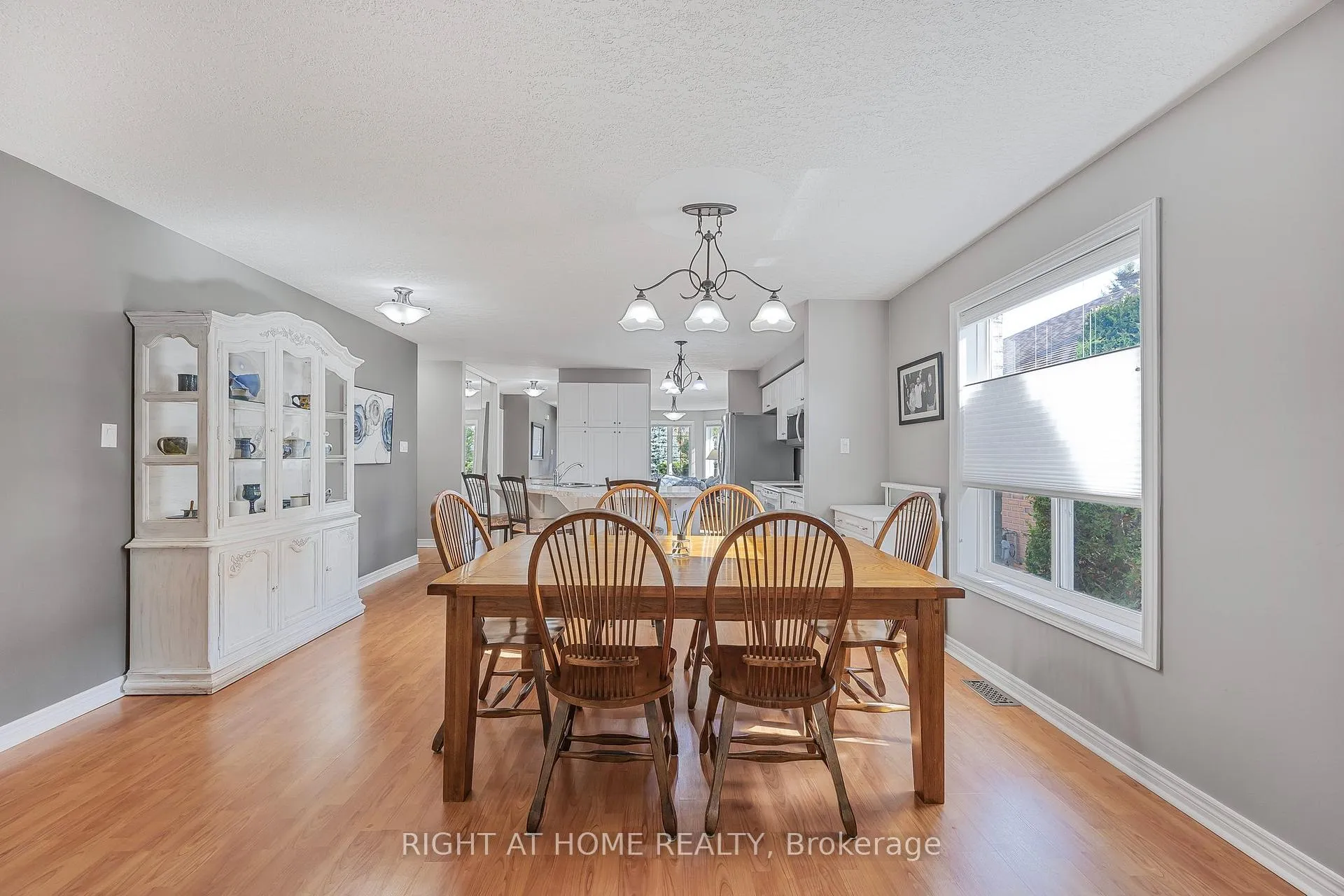 Photo 12 of 8 Duval Drive, Barrie, East Bayfield — HOMEH
