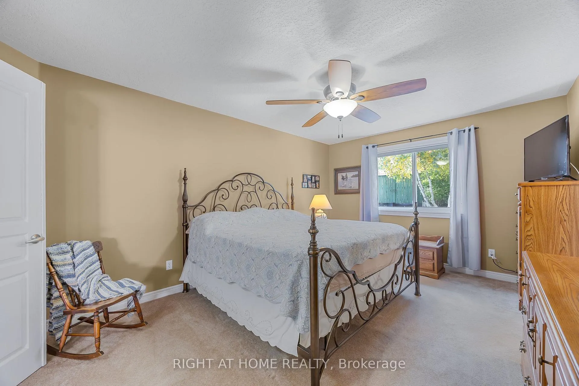 Photo 15 of 8 Duval Drive, Barrie, East Bayfield — HOMEH