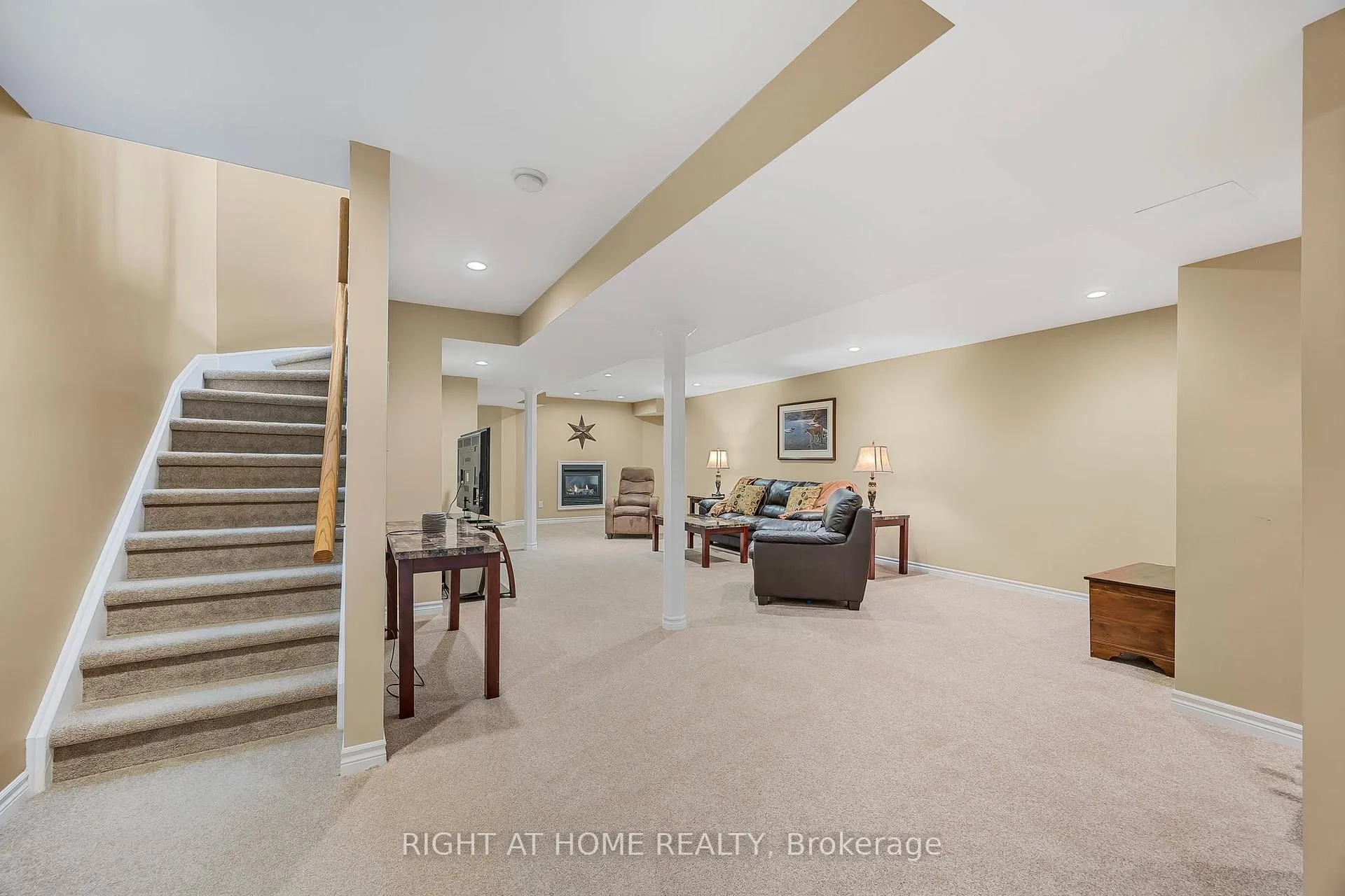 Photo 23 of 8 Duval Drive, Barrie, East Bayfield — HOMEH