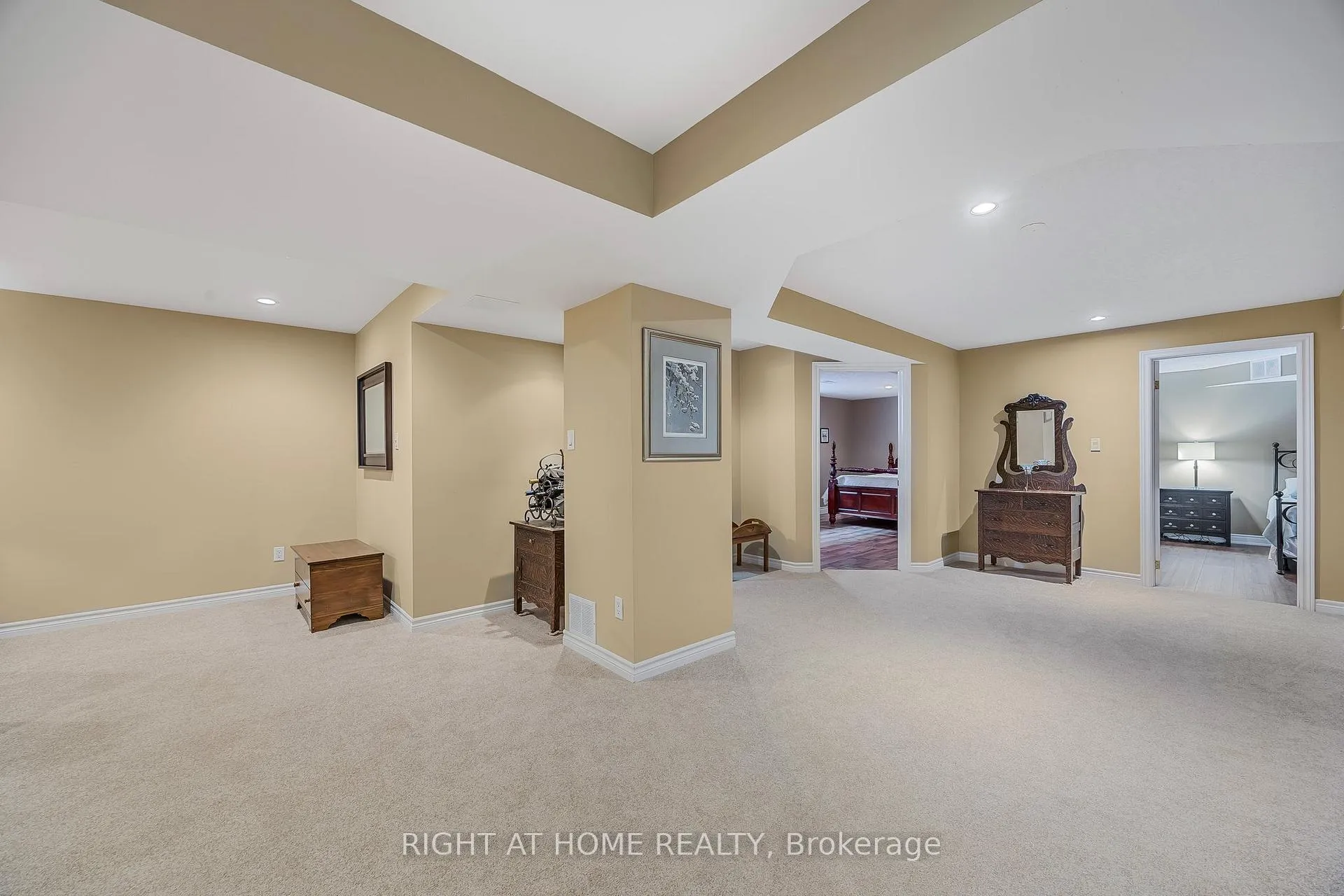 Photo 26 of 8 Duval Drive, Barrie, East Bayfield — HOMEH