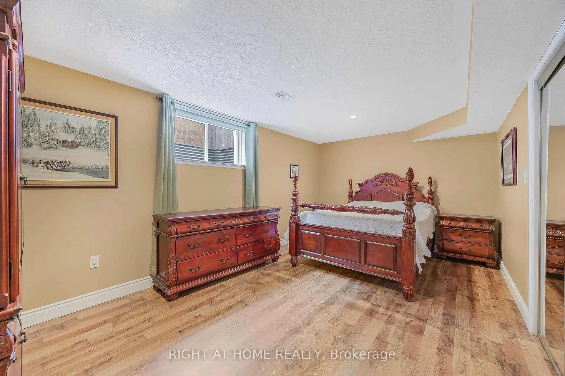 Photo 27 of 8 Duval Drive, Barrie, East Bayfield — HOMEH