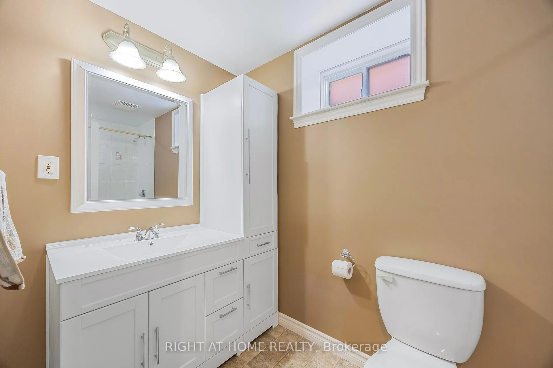 Photo 32 of 8 Duval Drive, Barrie, East Bayfield — HOMEH