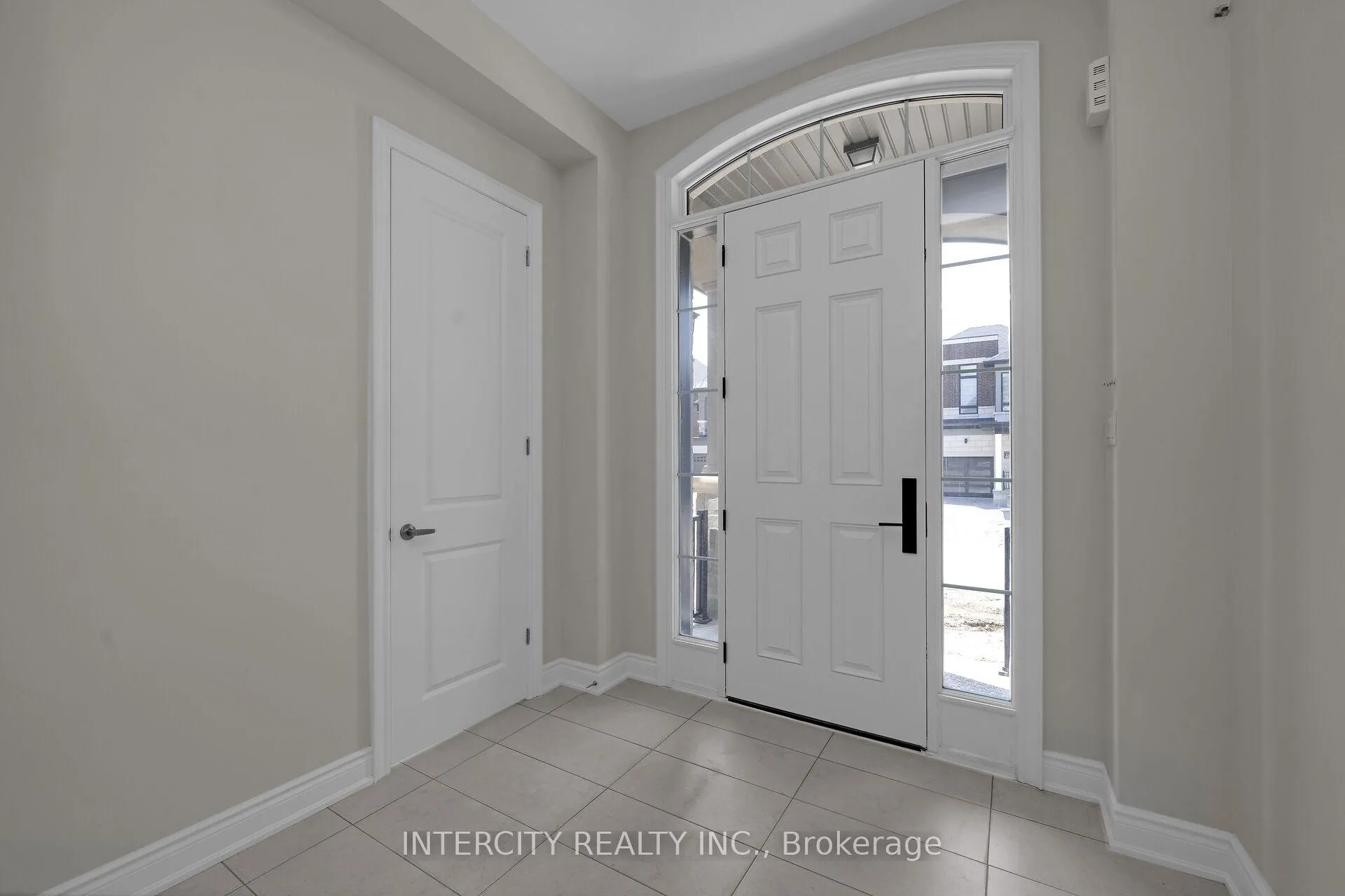 Photo 3 of 85 Terravista Crescent, Vaughan, Kleinburg — HOMEH