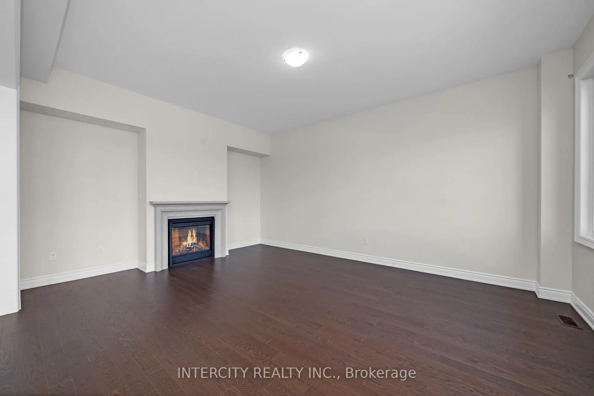 Photo 9 of 85 Terravista Crescent, Vaughan, Kleinburg — HOMEH