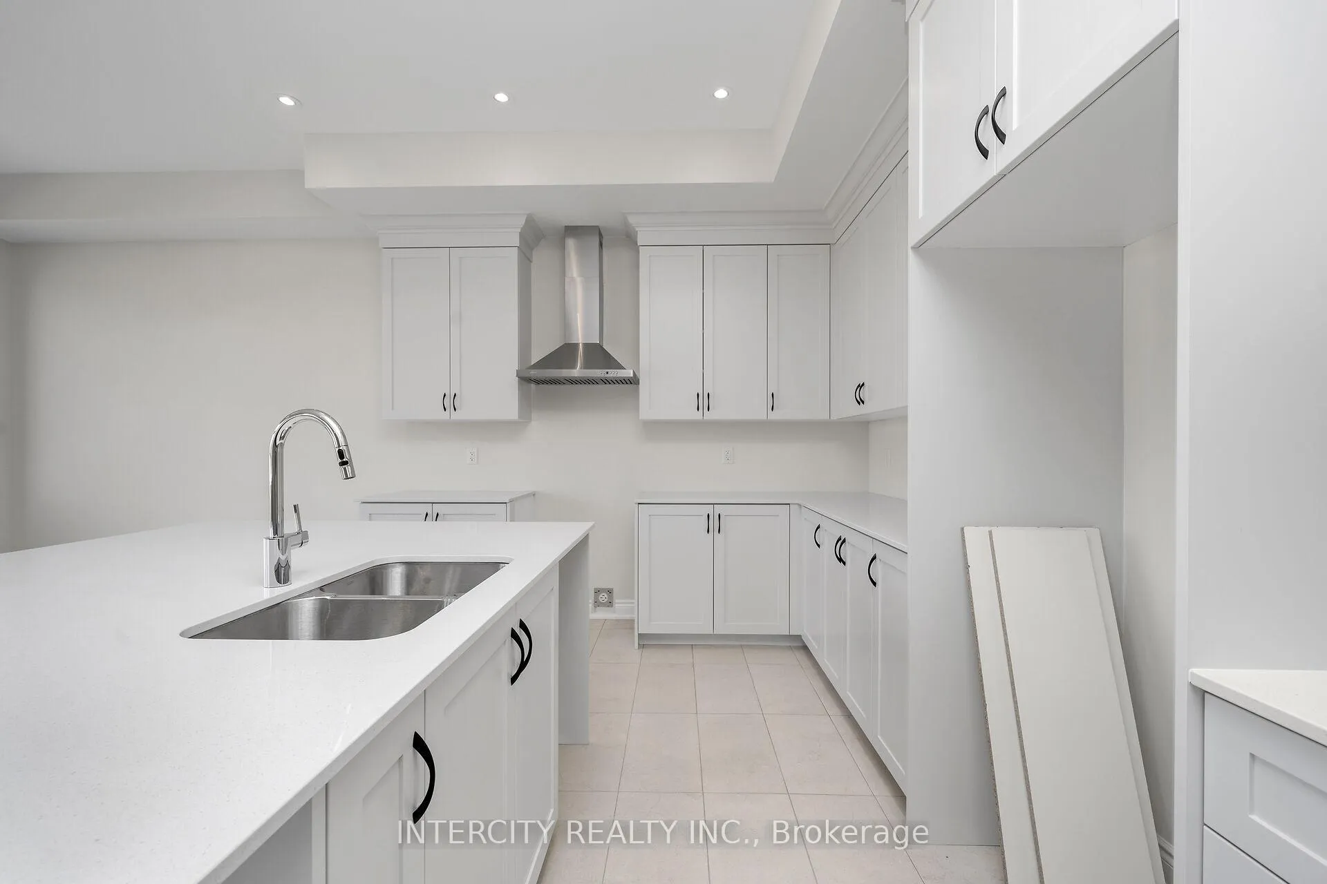 Photo 16 of 85 Terravista Crescent, Vaughan, Kleinburg — HOMEH