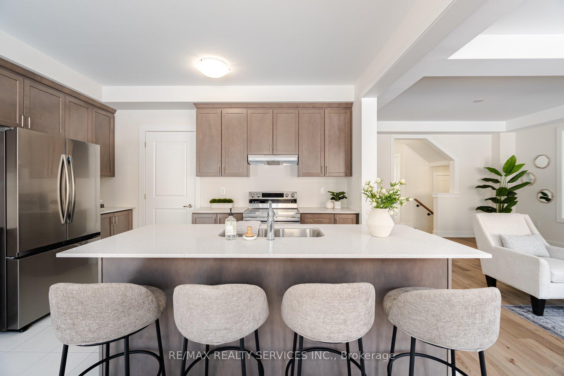 Photo 13 of 141 Henshaw Drive, Kitchener, Mill Courtland Woodside Park — HOMEH
