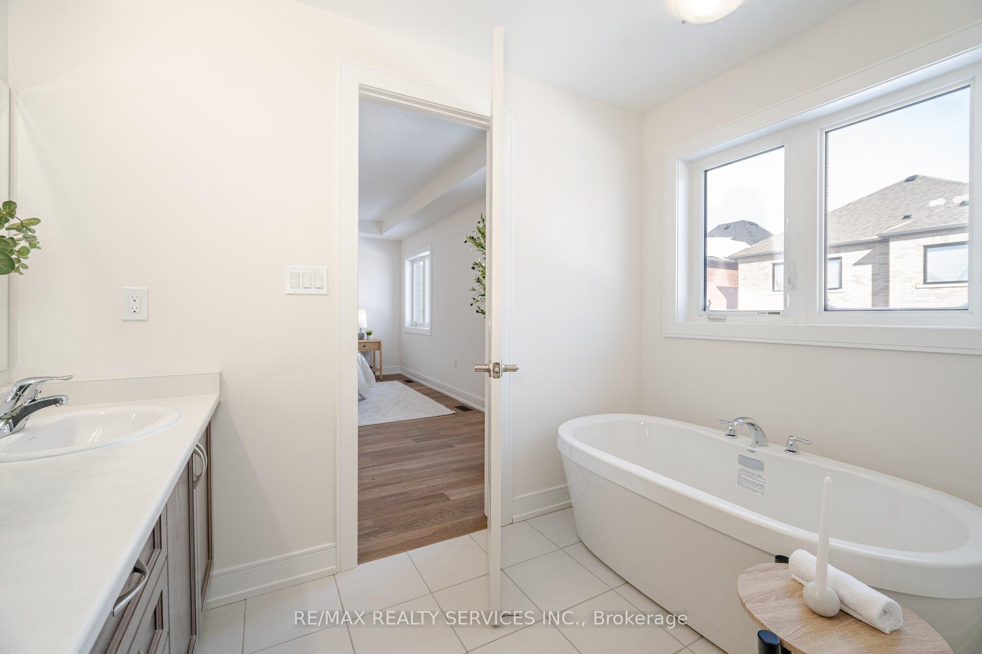 Photo 21 of 141 Henshaw Drive, Kitchener, Mill Courtland Woodside Park — HOMEH