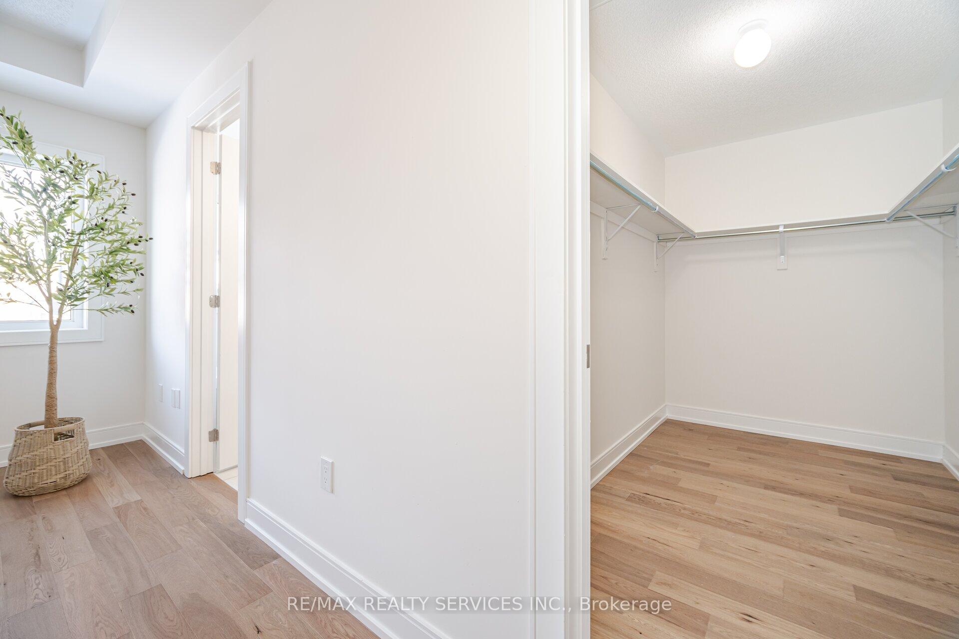 Photo 23 of 141 Henshaw Drive, Kitchener, Mill Courtland Woodside Park — HOMEH