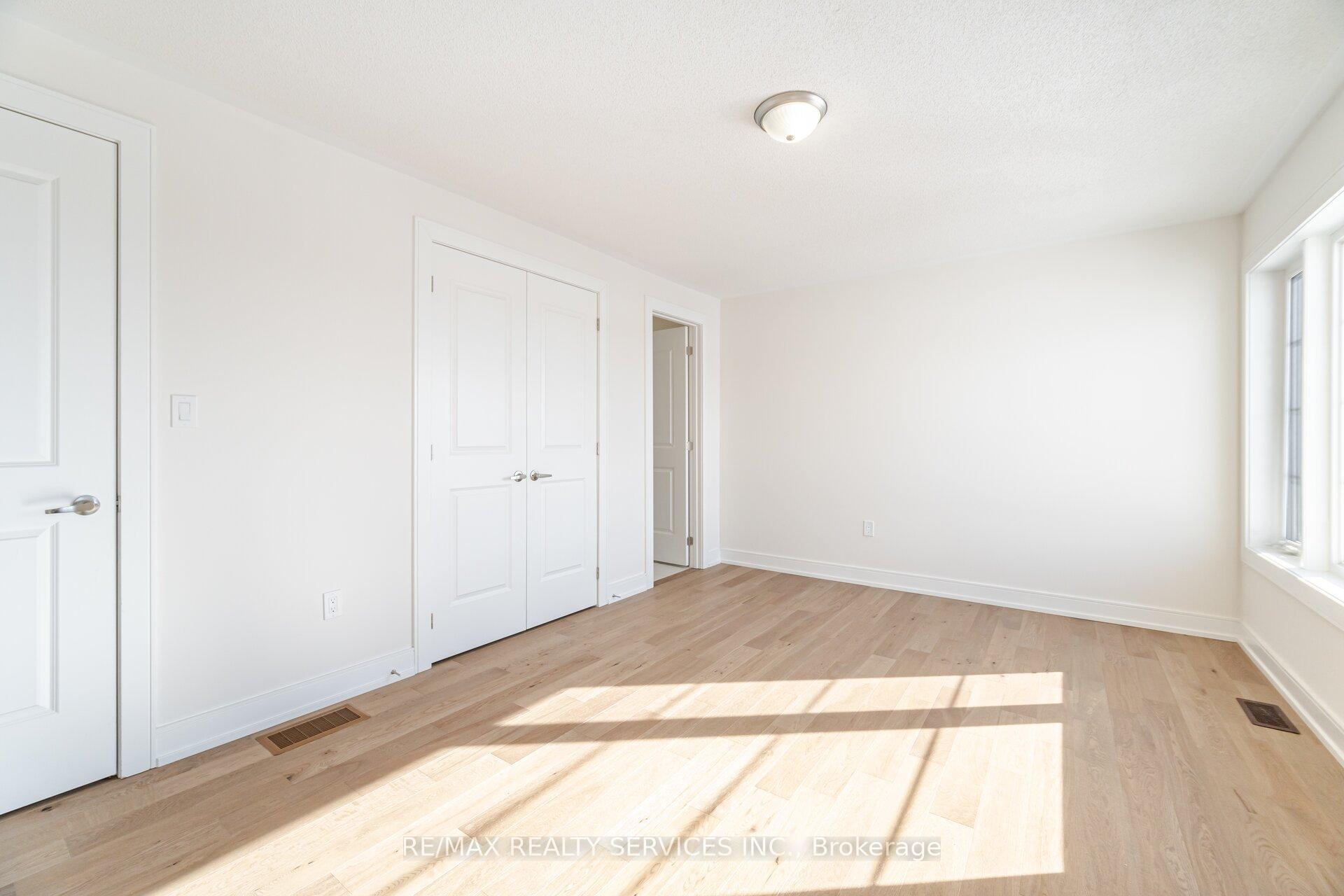 Photo 24 of 141 Henshaw Drive, Kitchener, Mill Courtland Woodside Park — HOMEH