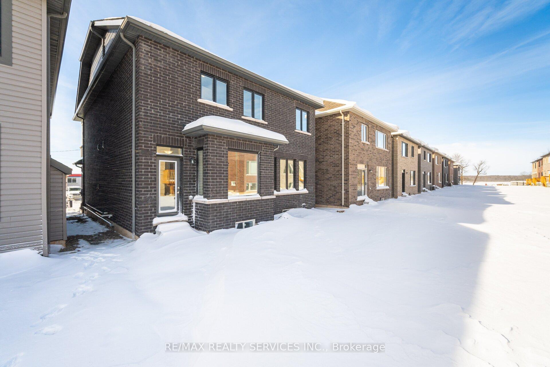Photo 35 of 141 Henshaw Drive, Kitchener, Mill Courtland Woodside Park — HOMEH