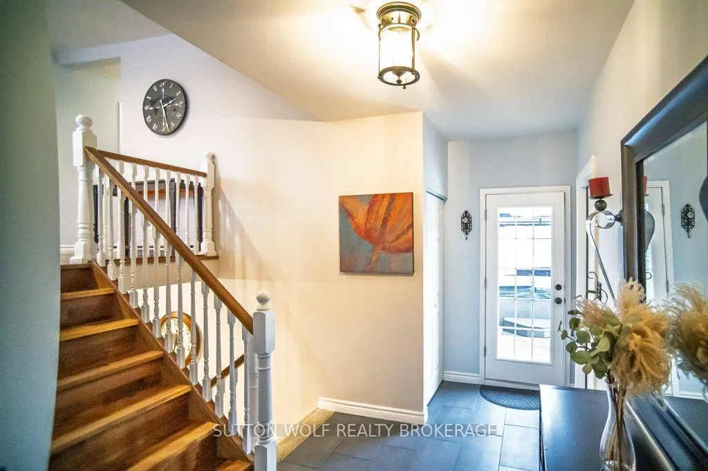 Photo 3 of 358 Drury Lane, Strathroy-Caradoc, NW — HOMEH