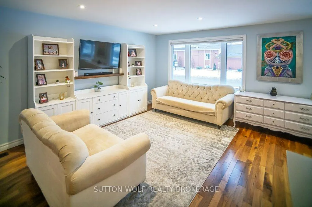 Photo 5 of 358 Drury Lane, Strathroy-Caradoc, NW — HOMEH