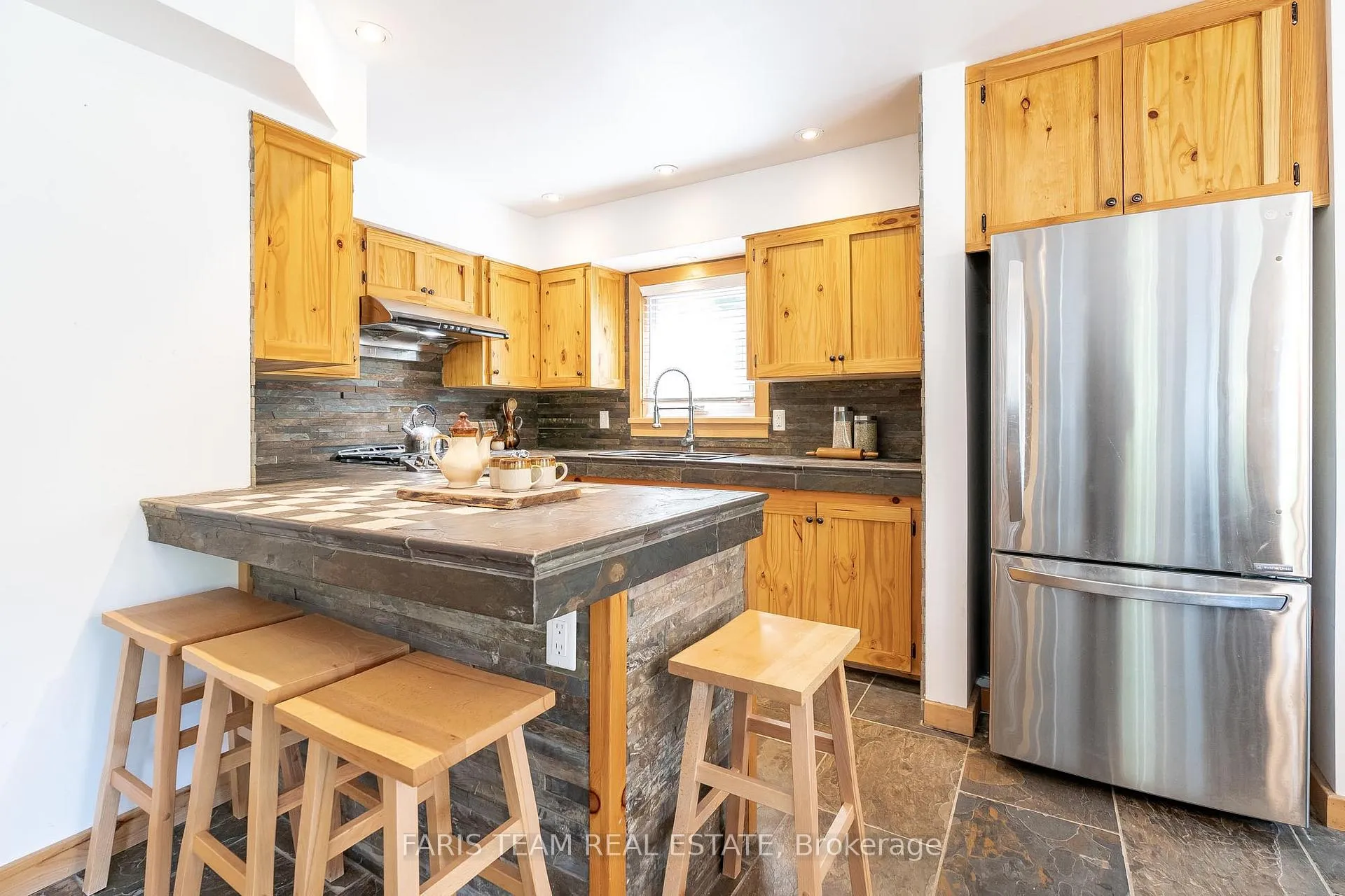 Photo 4 of 774 Lafontaine Road W, Tiny, Rural Tiny — HOMEH