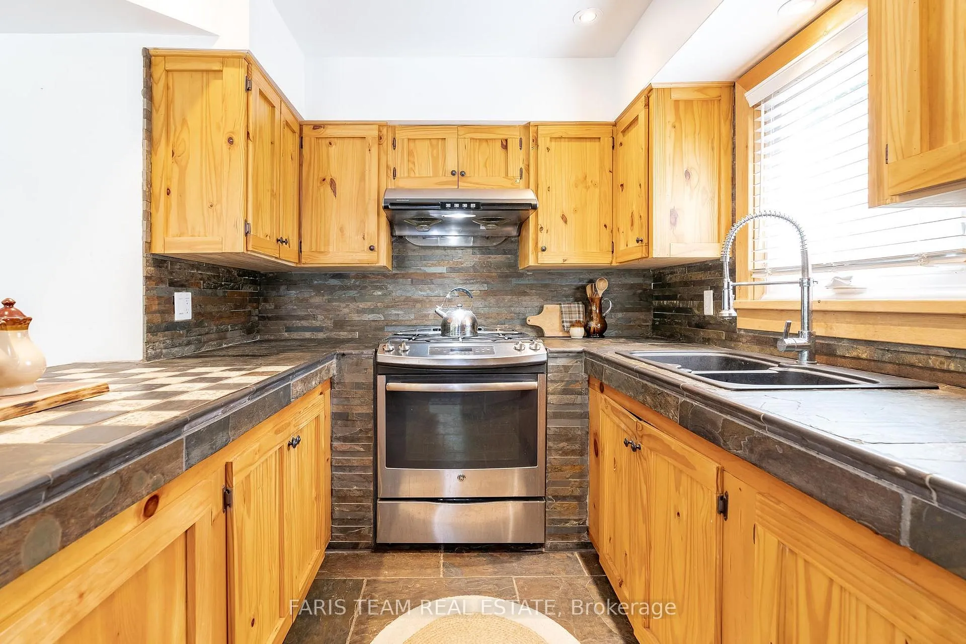Photo 5 of 774 Lafontaine Road W, Tiny, Rural Tiny — HOMEH