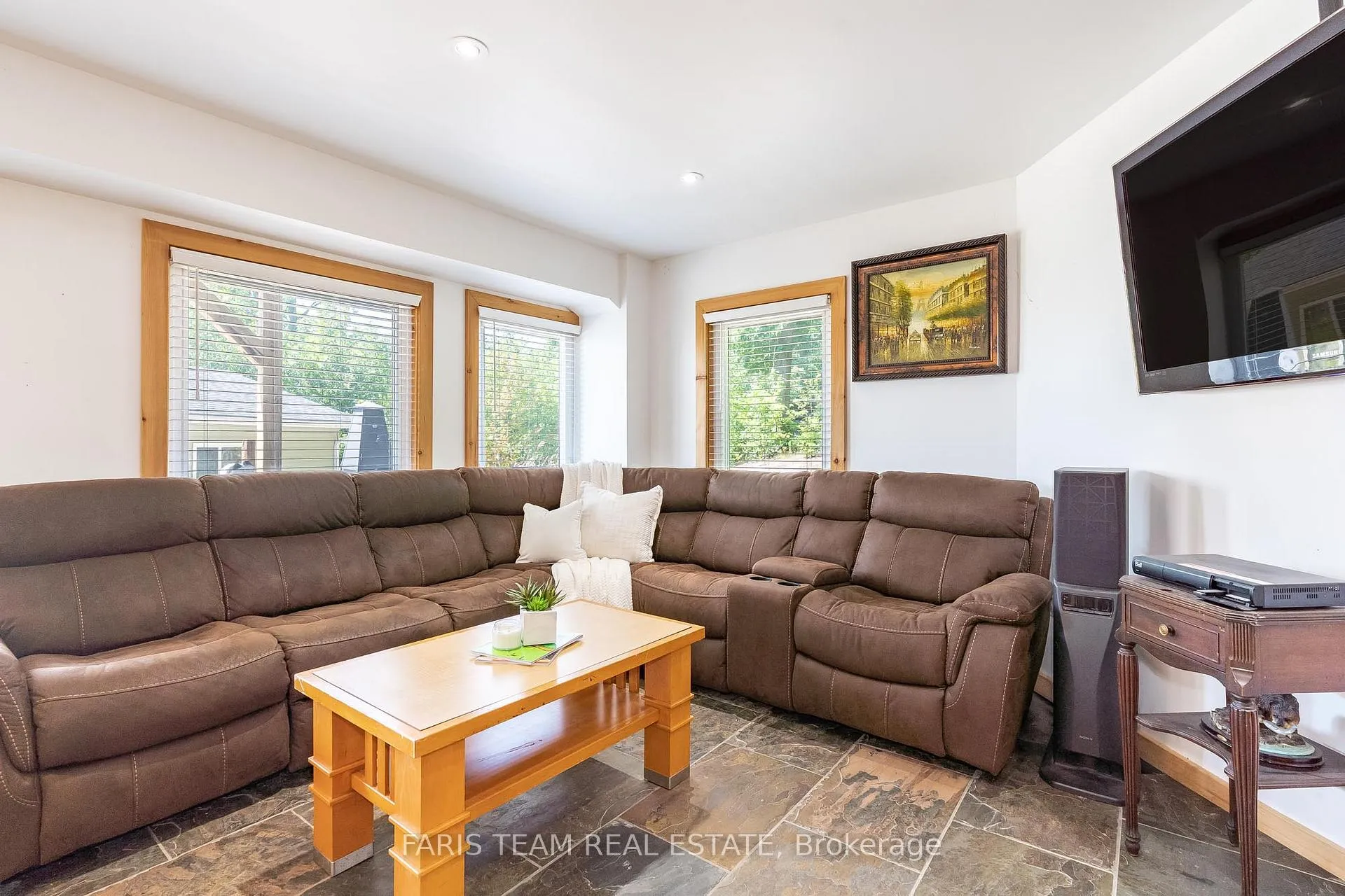 Photo 9 of 774 Lafontaine Road W, Tiny, Rural Tiny — HOMEH