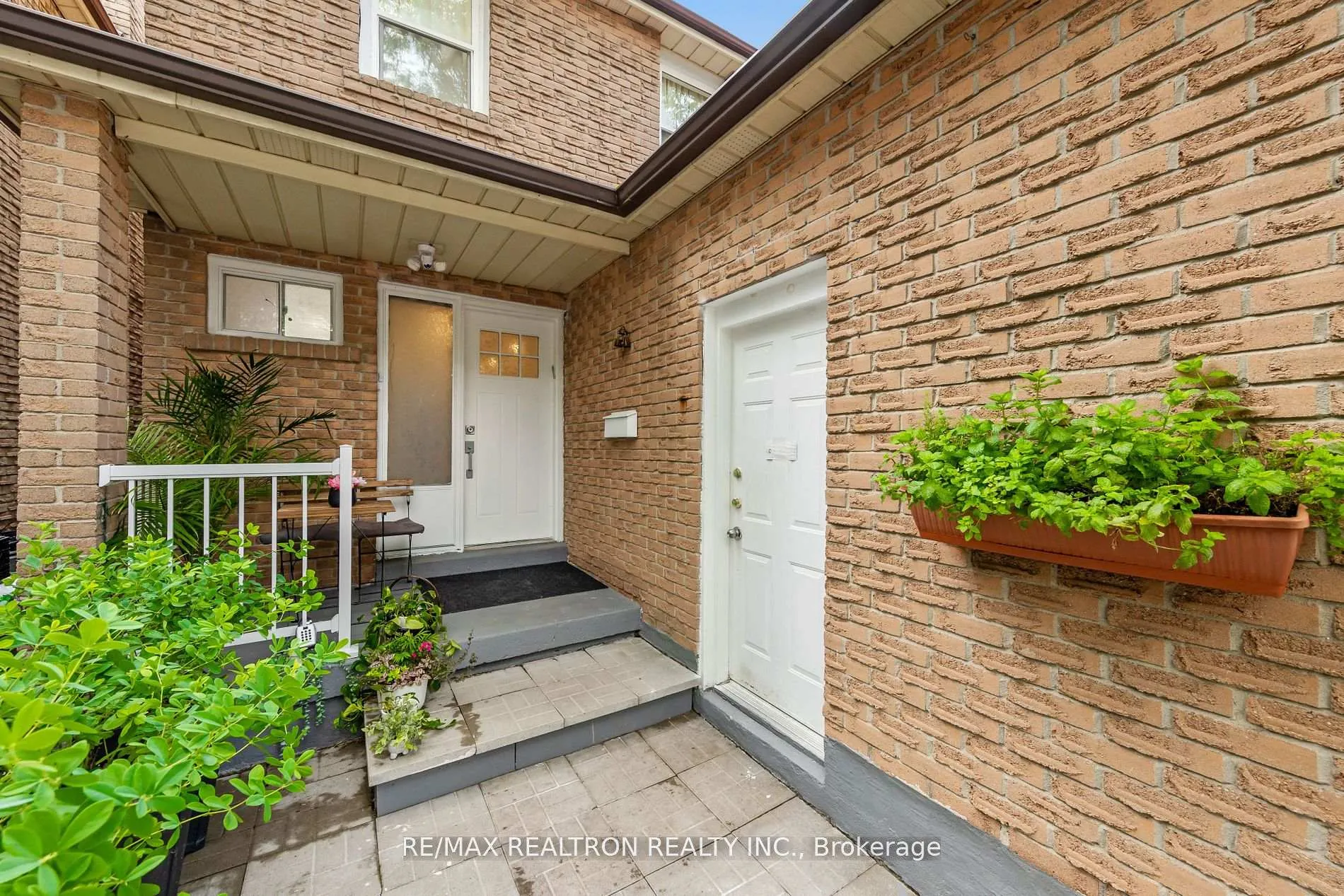 Photo 2 of 14 Mortimer Court, Vaughan, Crestwood-Springfarm-Yorkhill — HOMEH
