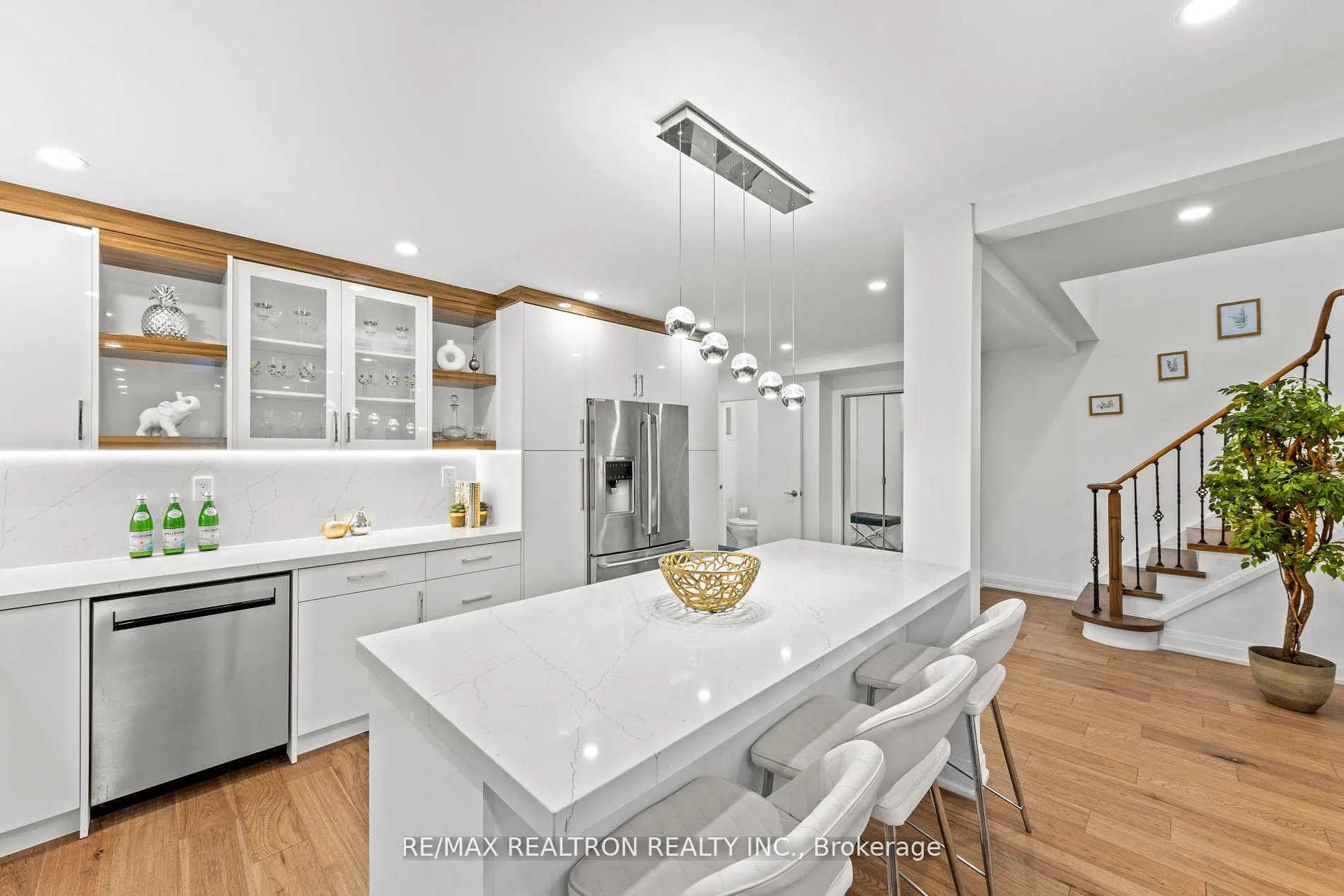 Photo 8 of 14 Mortimer Court, Vaughan, Crestwood-Springfarm-Yorkhill — HOMEH
