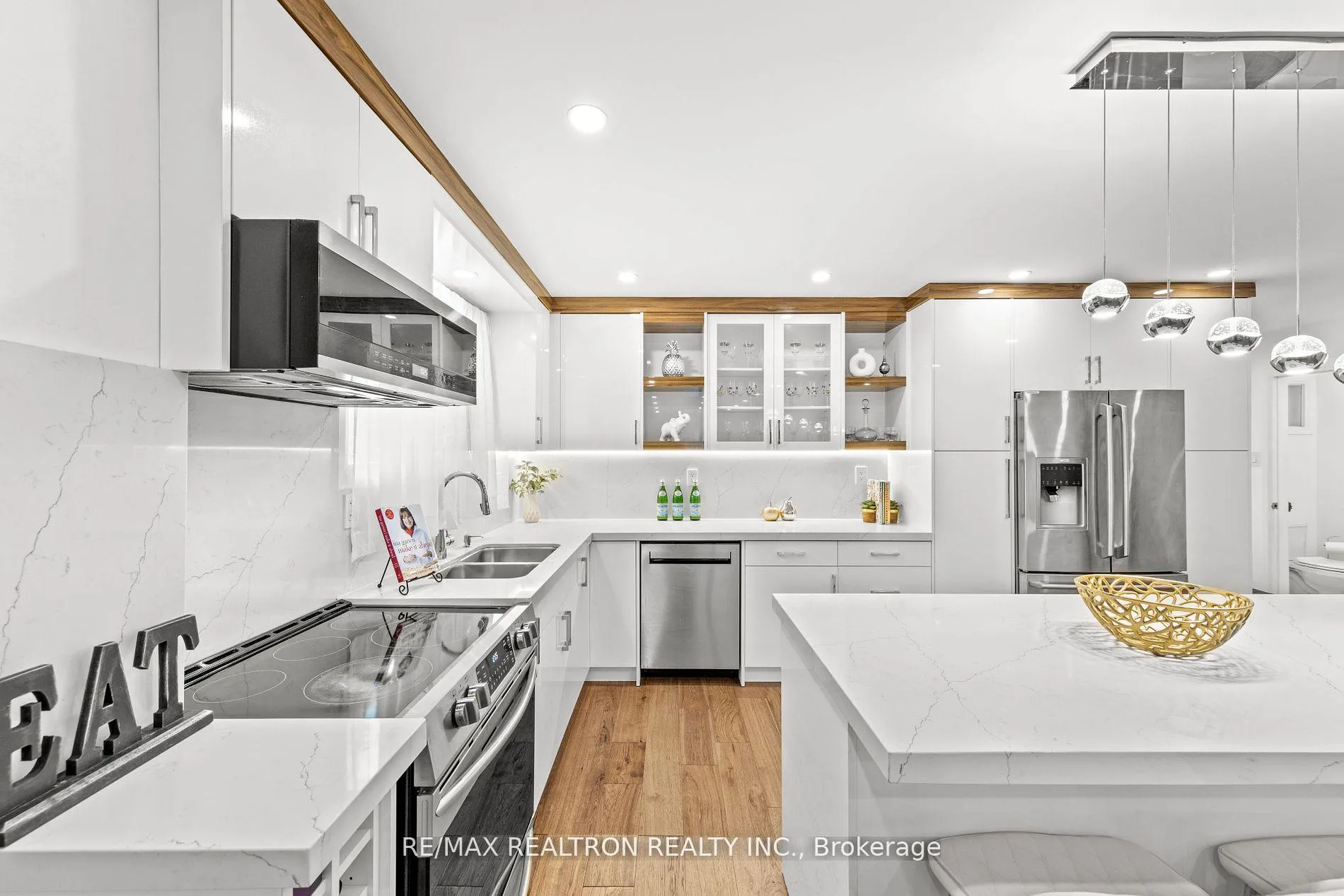 Photo 9 of 14 Mortimer Court, Vaughan, Crestwood-Springfarm-Yorkhill — HOMEH