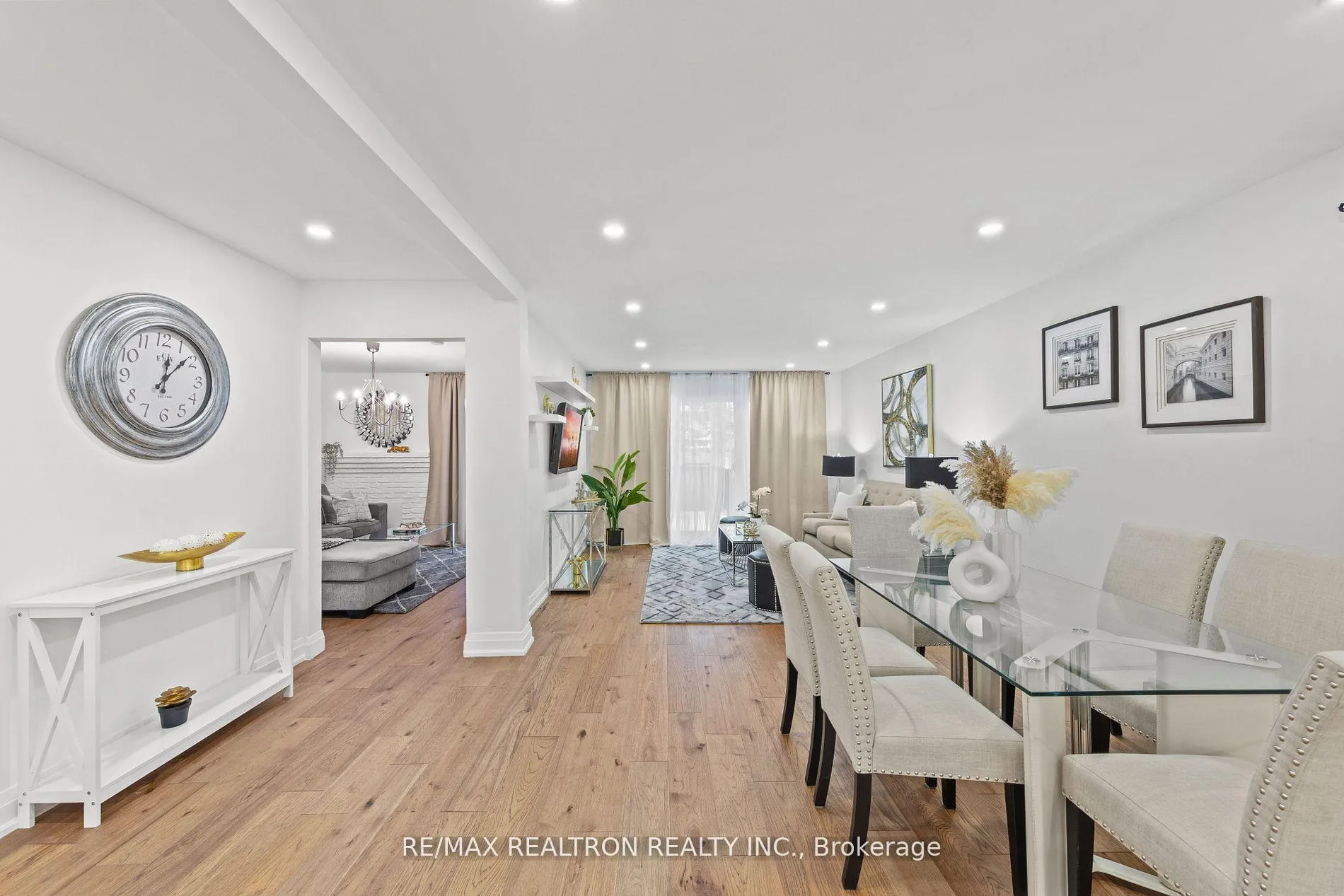 Photo 10 of 14 Mortimer Court, Vaughan, Crestwood-Springfarm-Yorkhill — HOMEH