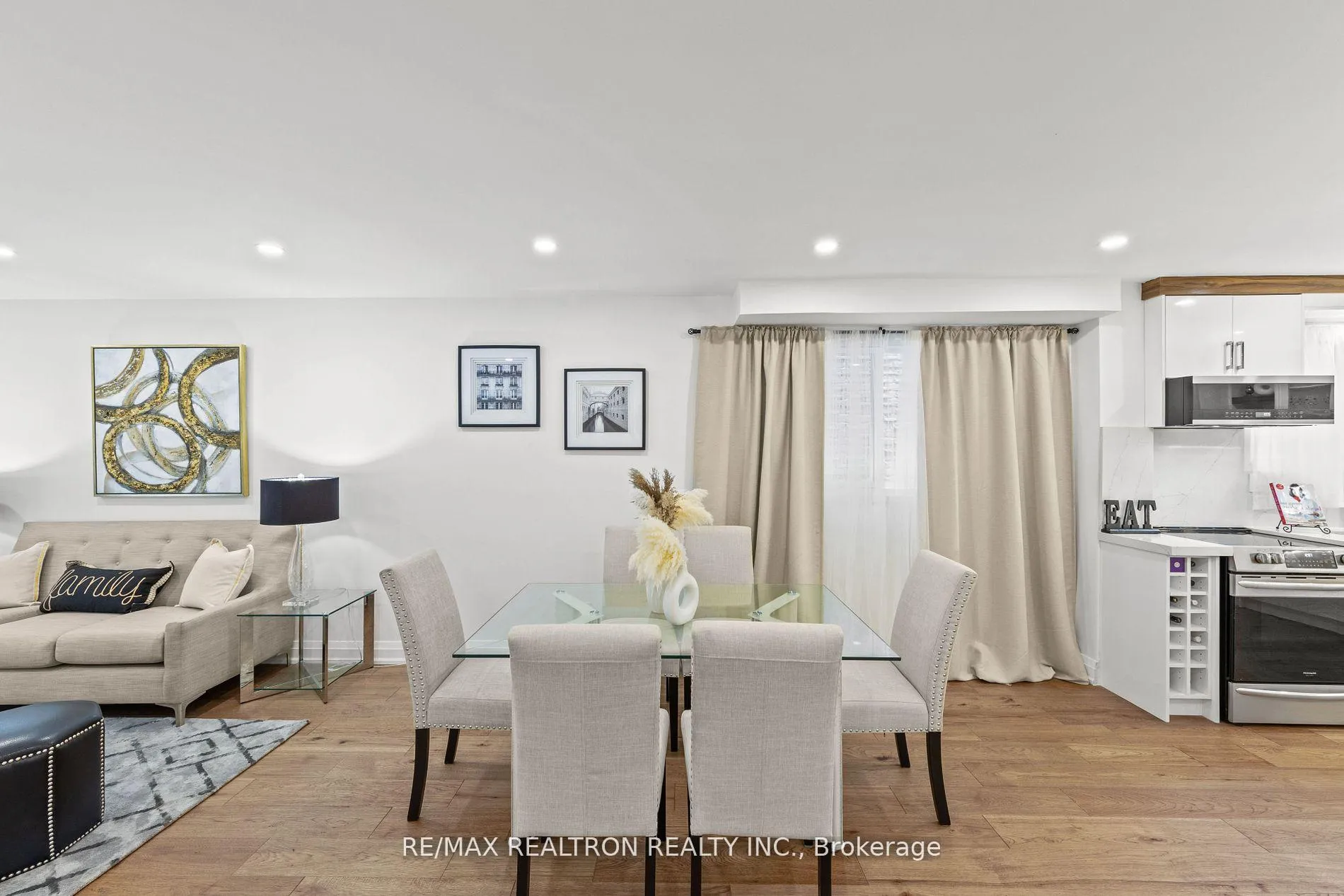 Photo 11 of 14 Mortimer Court, Vaughan, Crestwood-Springfarm-Yorkhill — HOMEH