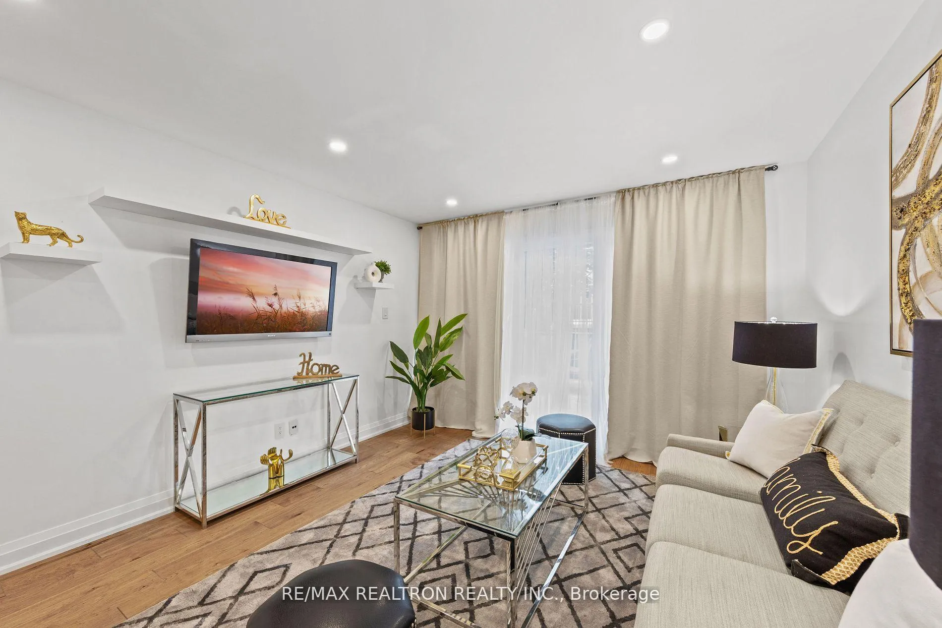 Photo 13 of 14 Mortimer Court, Vaughan, Crestwood-Springfarm-Yorkhill — HOMEH