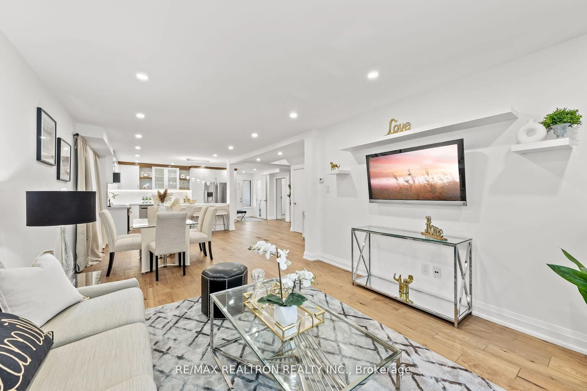 Photo 15 of 14 Mortimer Court, Vaughan, Crestwood-Springfarm-Yorkhill — HOMEH