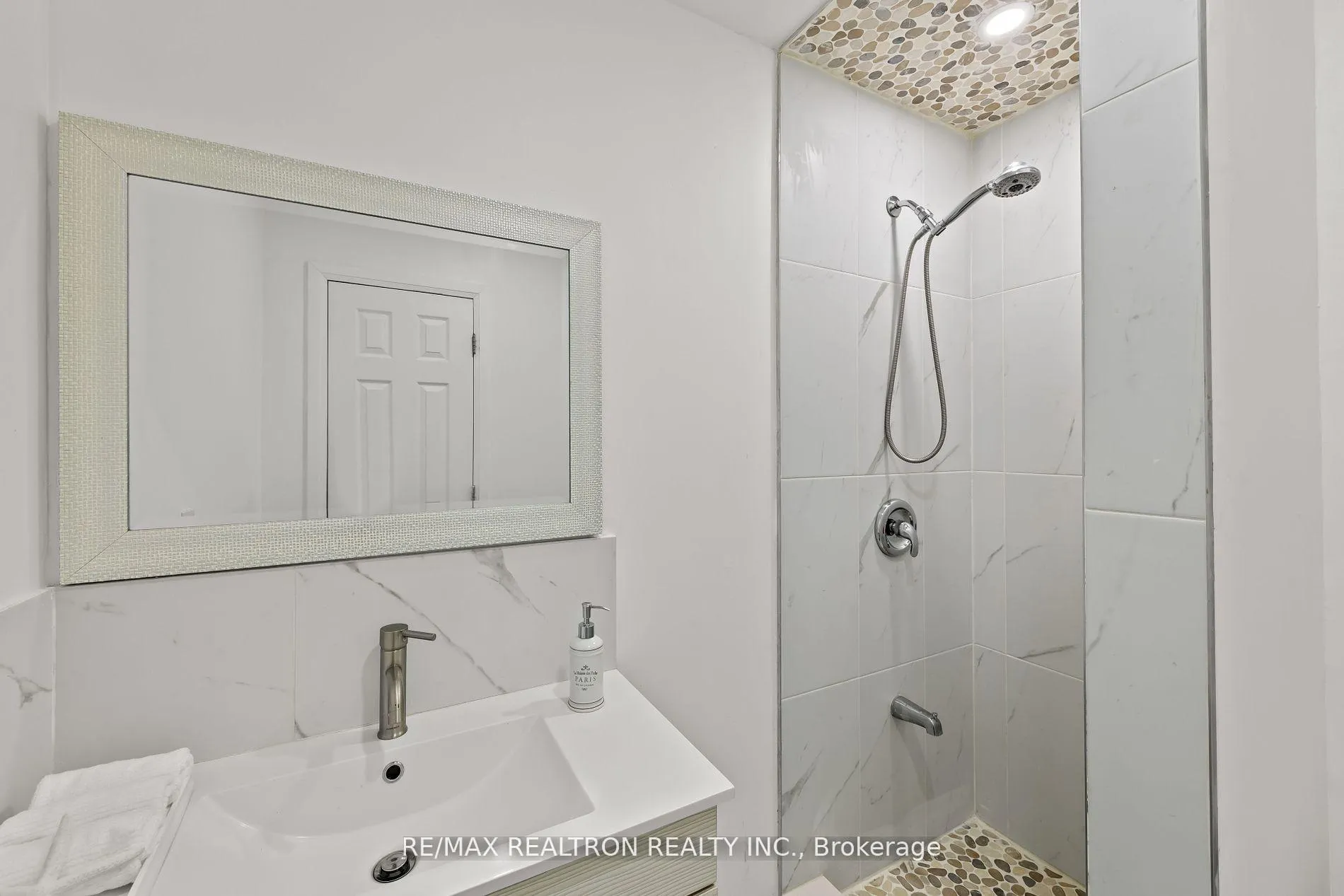 Photo 19 of 14 Mortimer Court, Vaughan, Crestwood-Springfarm-Yorkhill — HOMEH