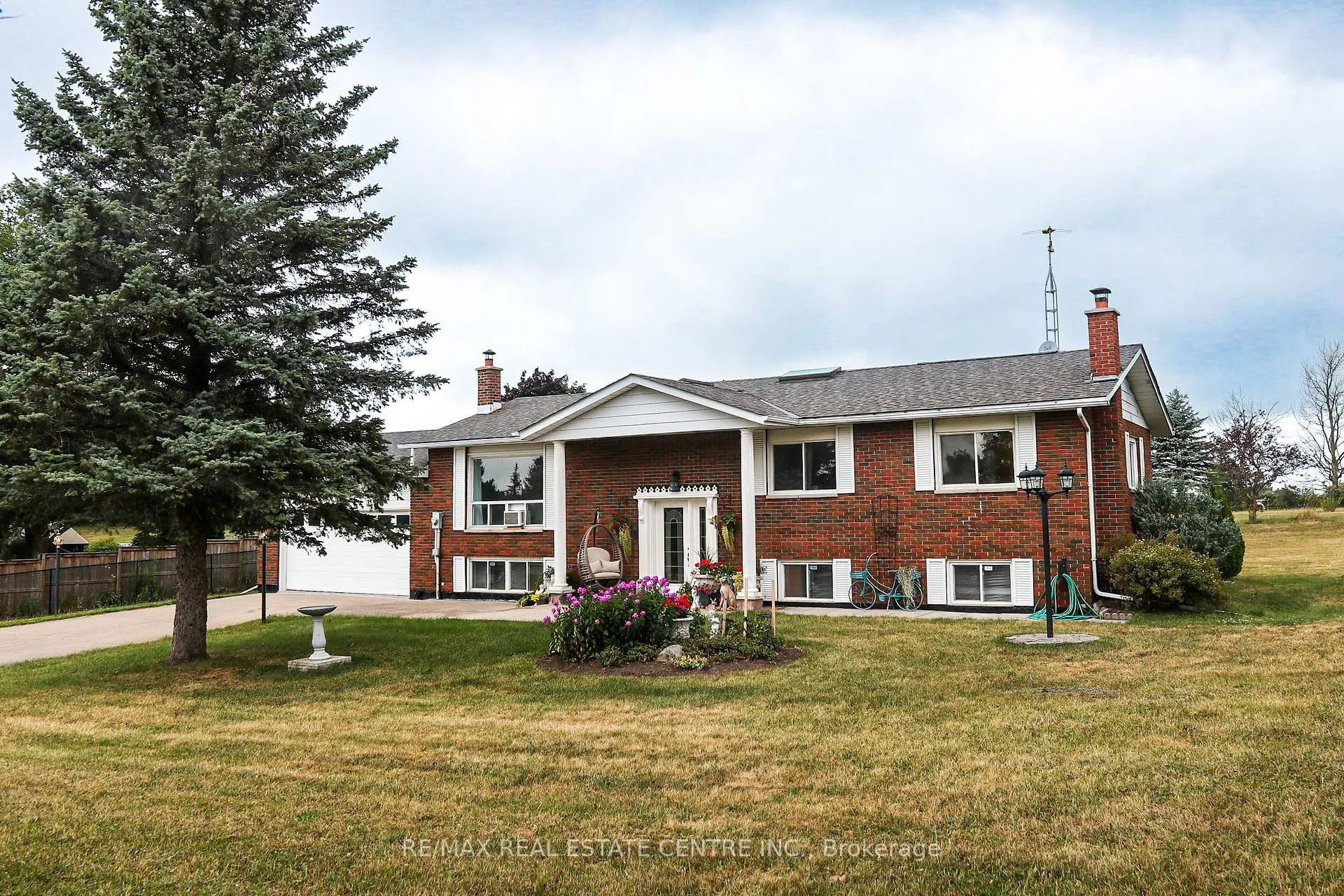 Photo 2 of 2 Kingsland Avenue, Mulmur, Rural Mulmur — HOMEH