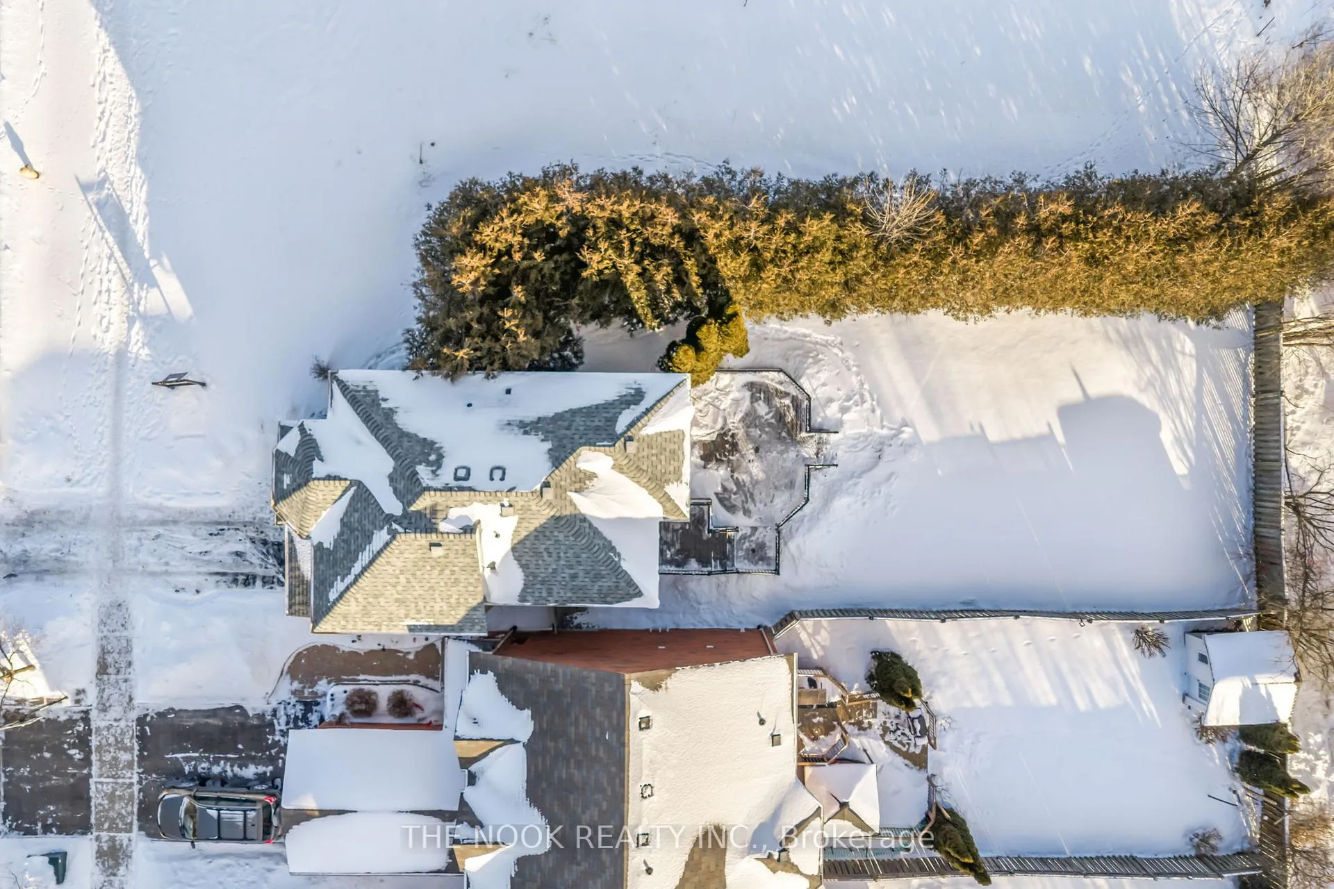 Photo 2 of 35 Wilkins Crescent, Clarington, Courtice — HOMEH