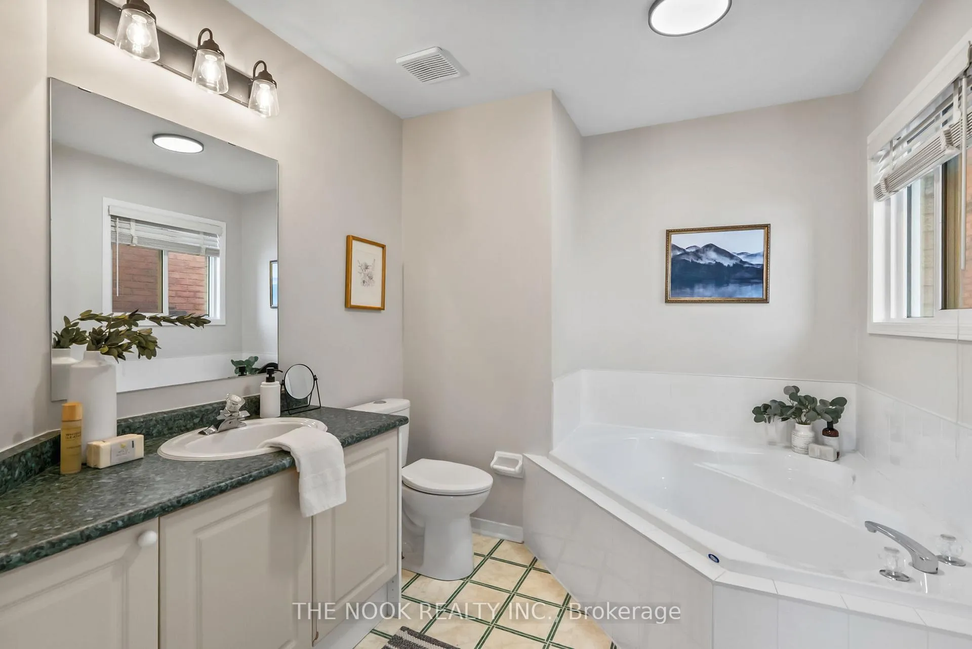 Photo 24 of 35 Wilkins Crescent, Clarington, Courtice — HOMEH