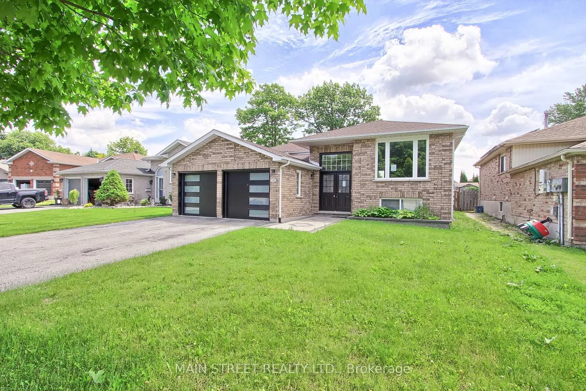 Photo 3 of 128 Emms Drive, Barrie, Holly — HOMEH
