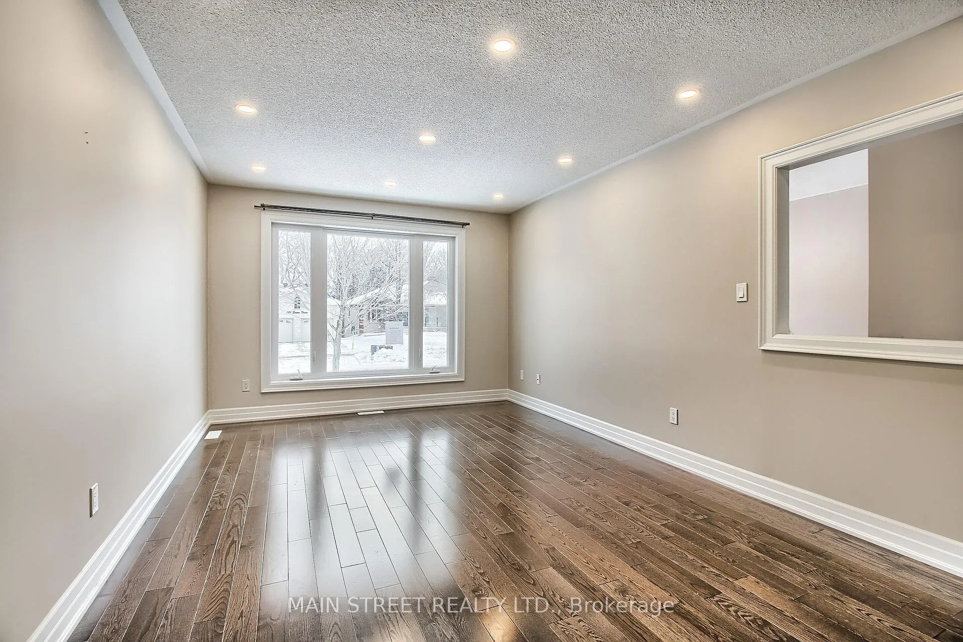 Photo 7 of 128 Emms Drive, Barrie, Holly — HOMEH