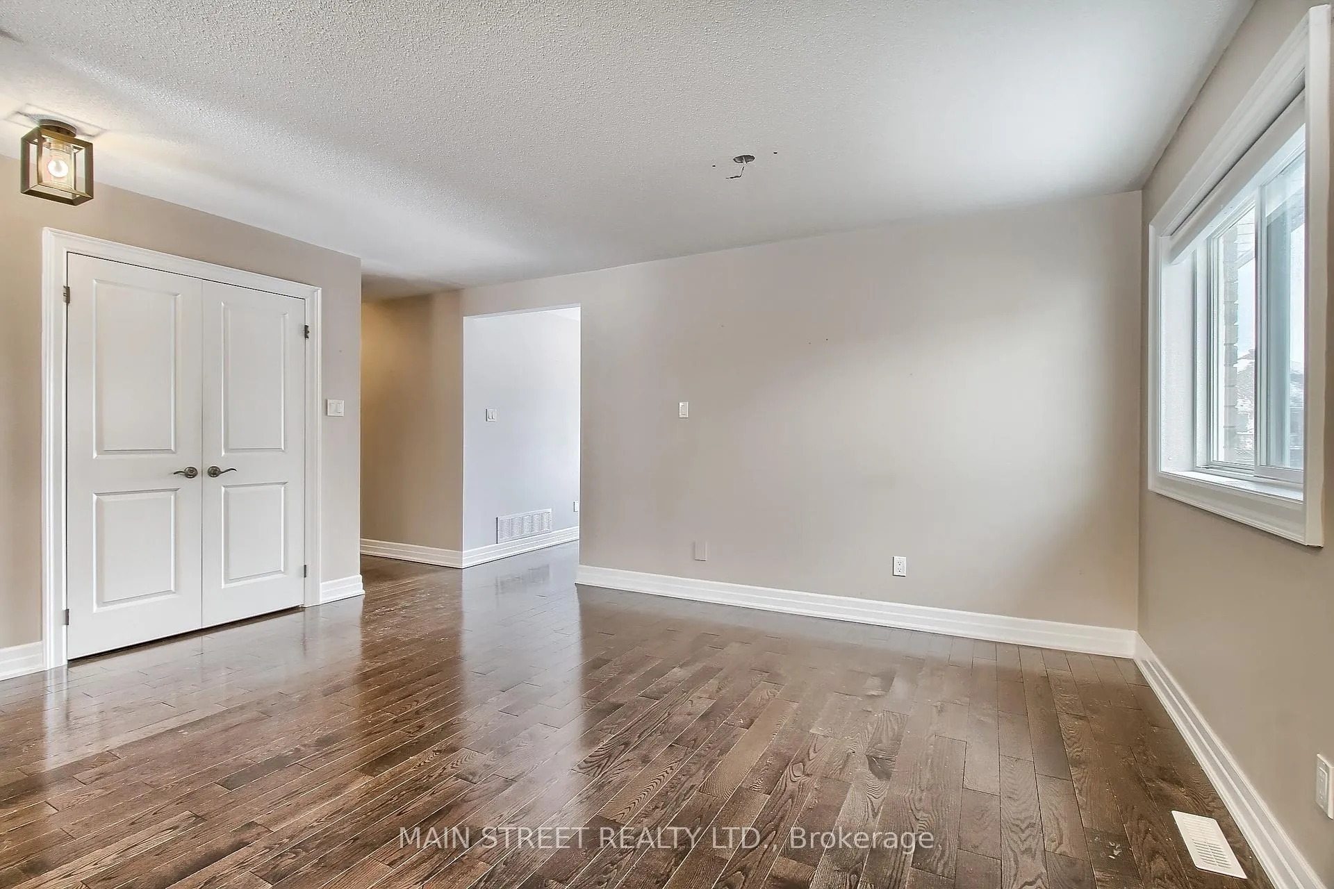 Photo 9 of 128 Emms Drive, Barrie, Holly — HOMEH