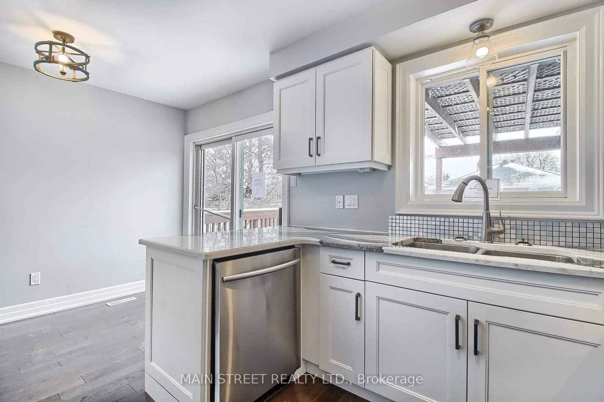 Photo 13 of 128 Emms Drive, Barrie, Holly — HOMEH