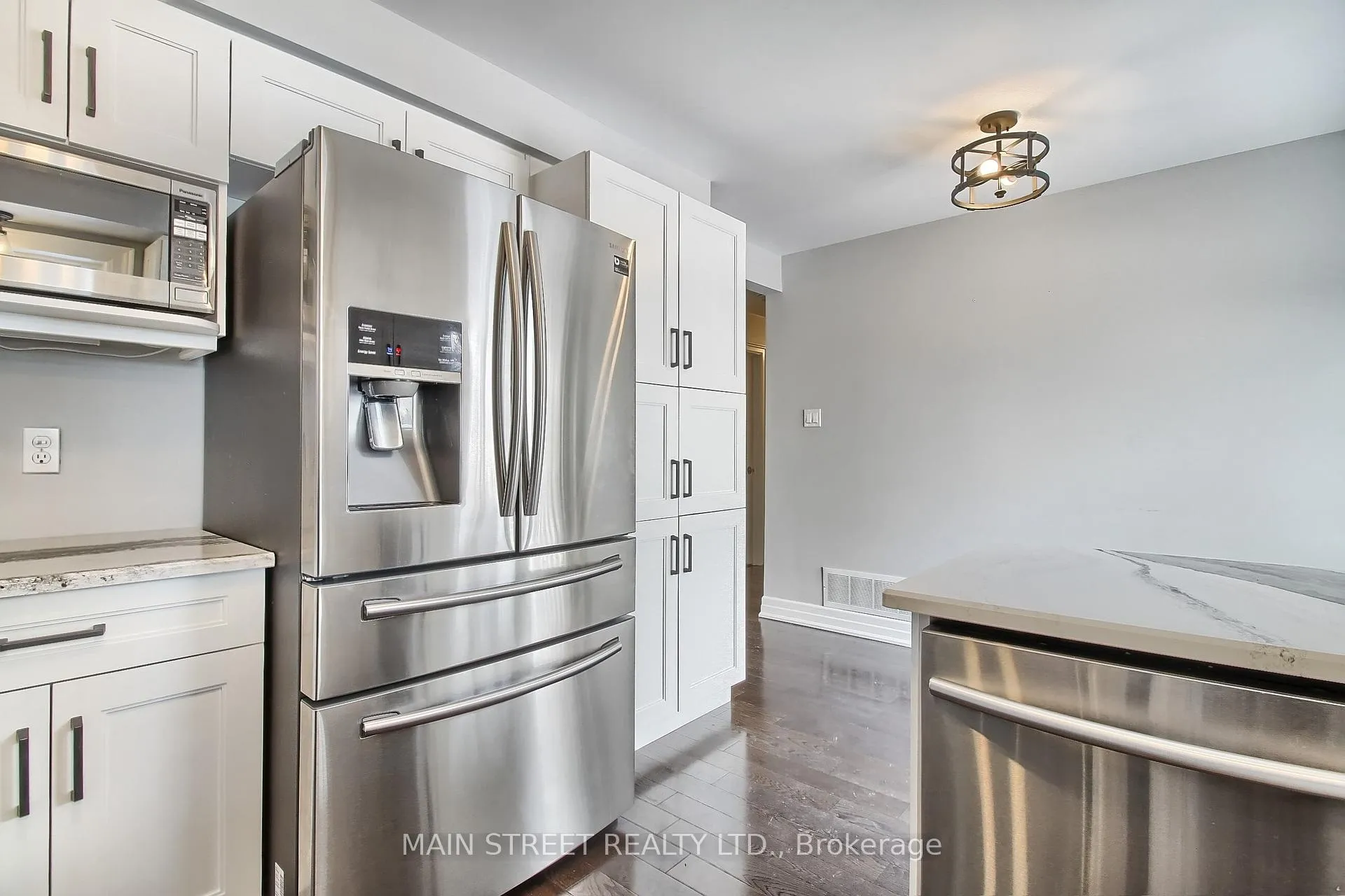 Photo 14 of 128 Emms Drive, Barrie, Holly — HOMEH