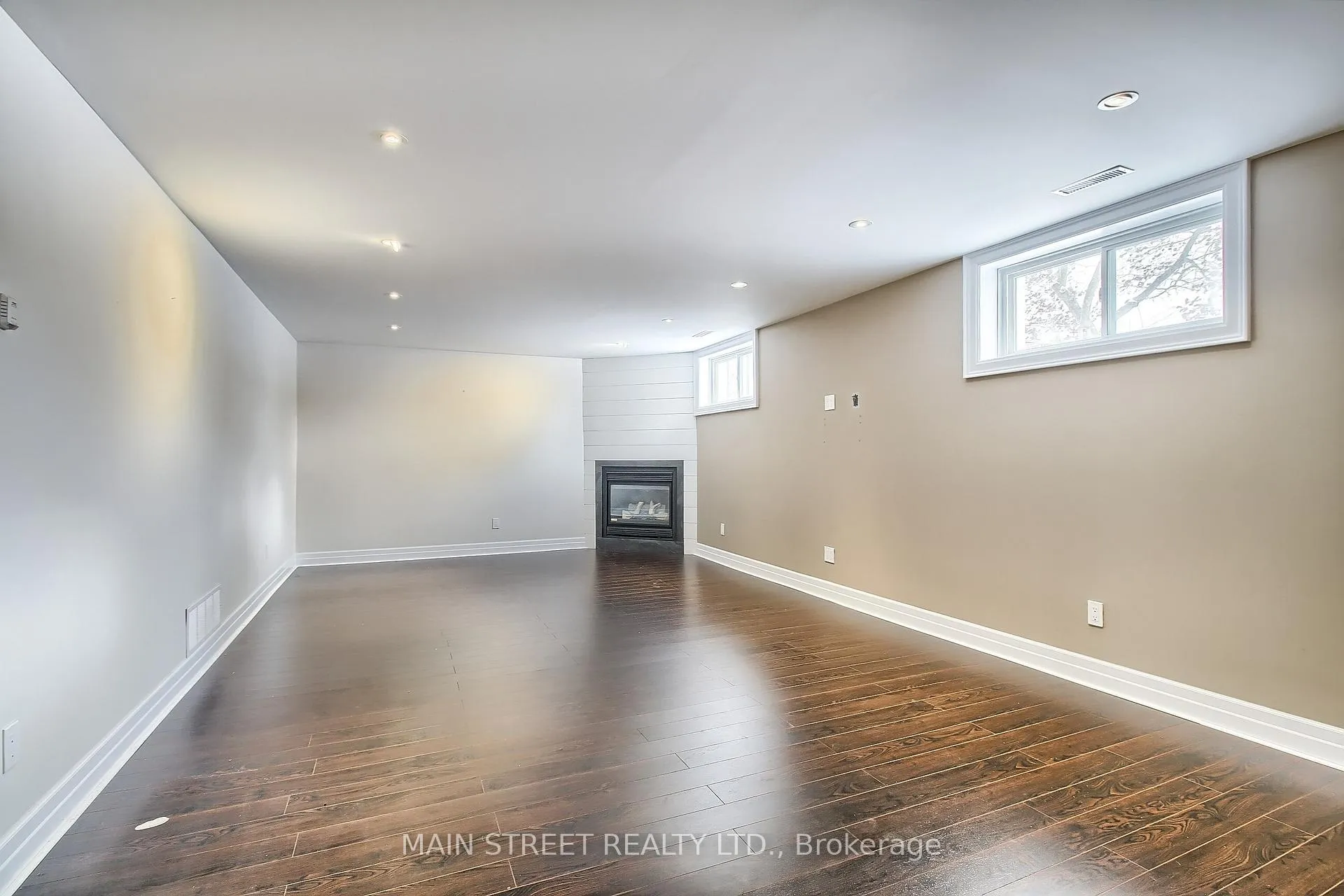 Photo 23 of 128 Emms Drive, Barrie, Holly — HOMEH