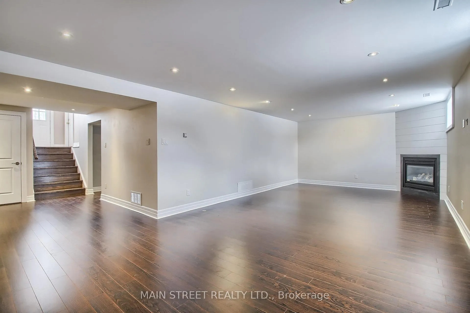 Photo 24 of 128 Emms Drive, Barrie, Holly — HOMEH