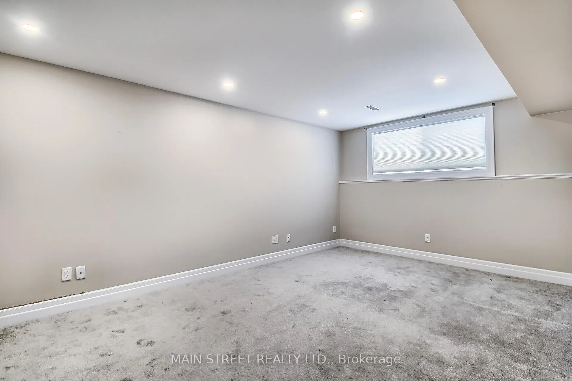 Photo 27 of 128 Emms Drive, Barrie, Holly — HOMEH