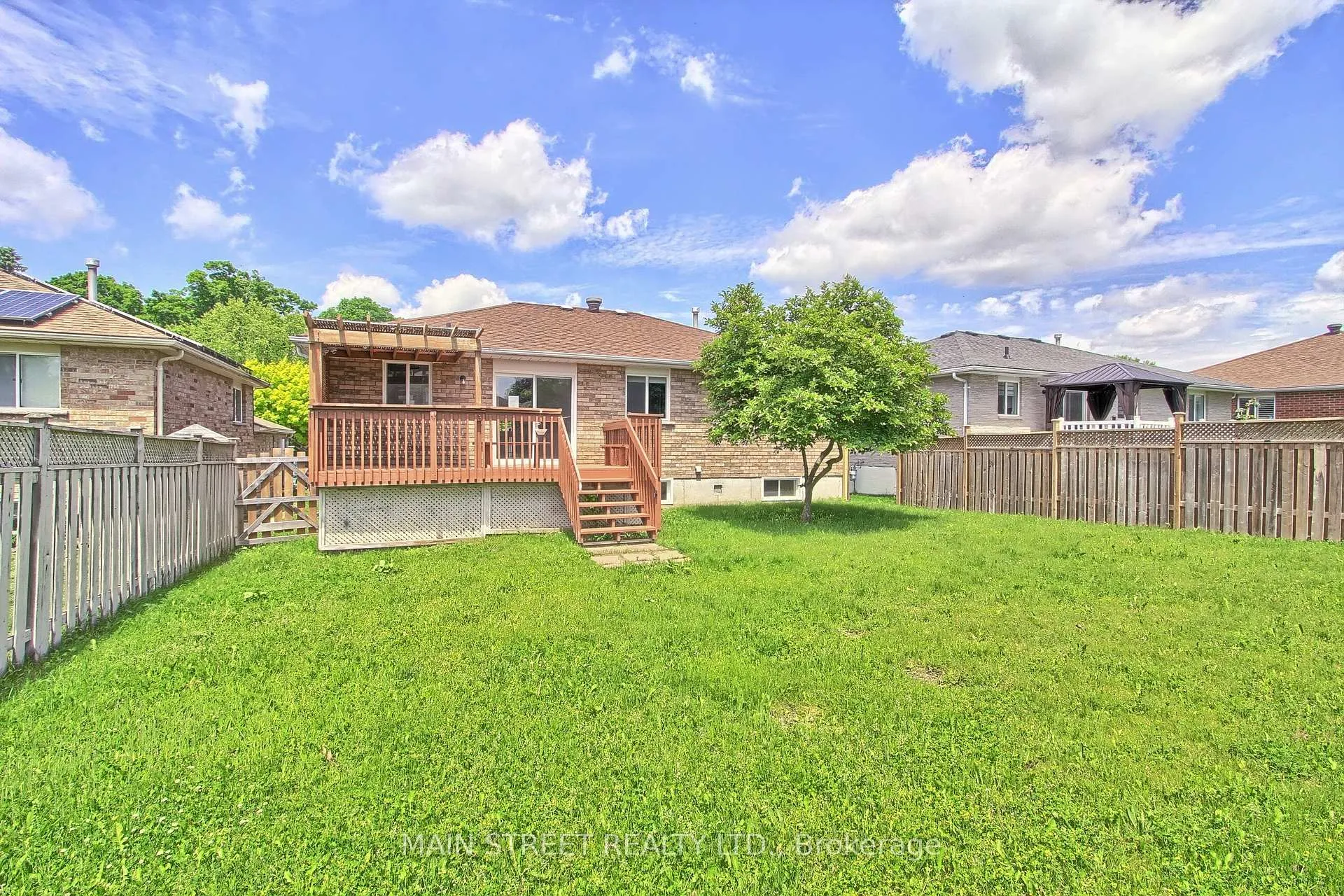 Photo 32 of 128 Emms Drive, Barrie, Holly — HOMEH